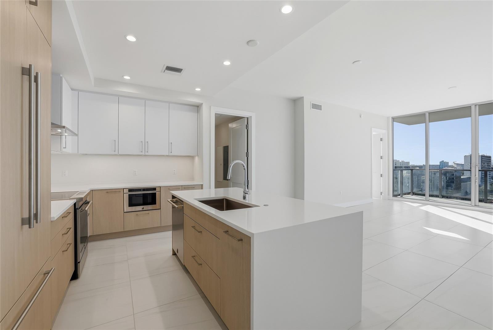 275 1ST AVE S #1207, ST PETERSBURG, FL, 33701