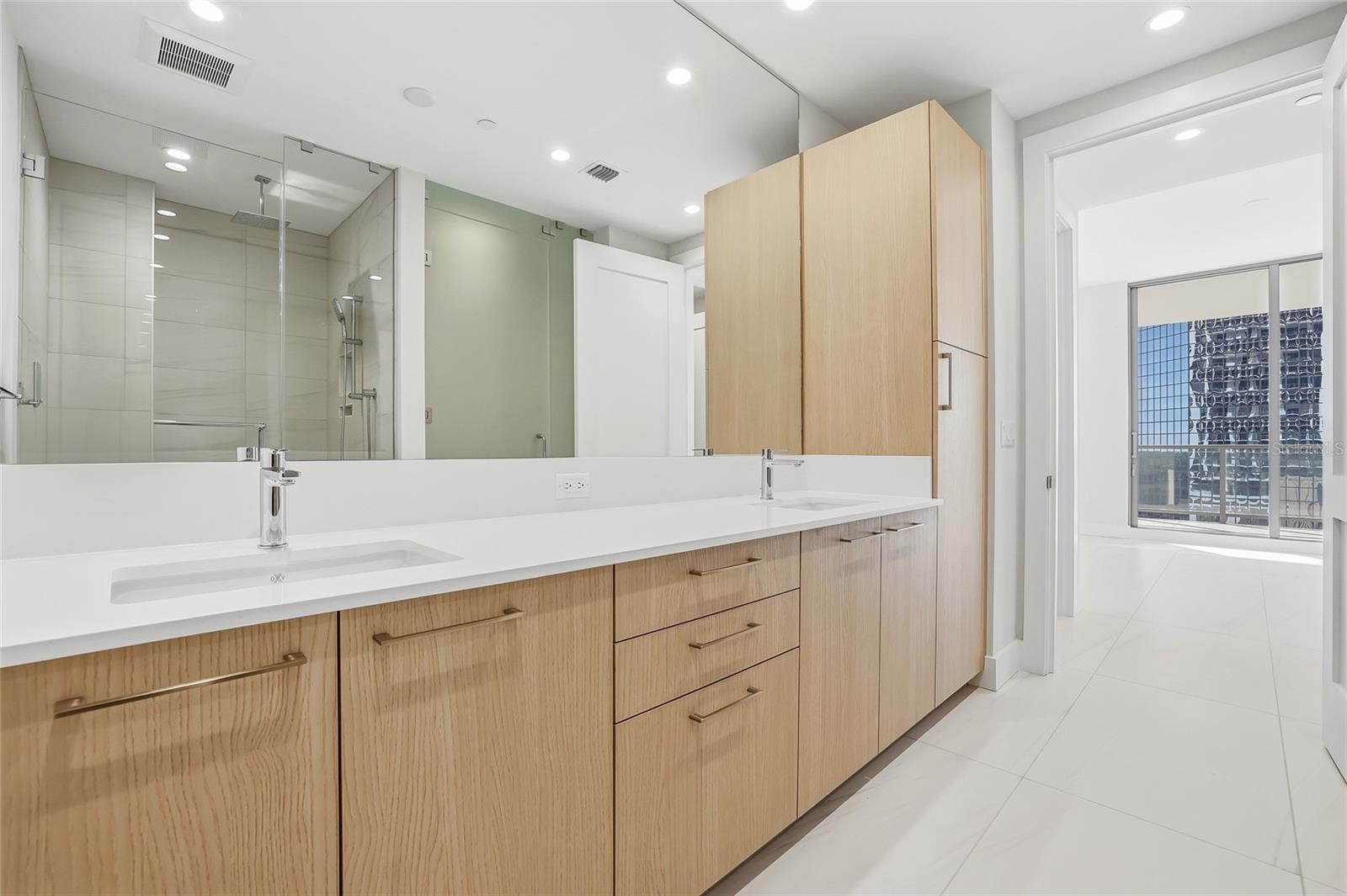 275 1ST AVE S #1207, ST PETERSBURG, FL, 33701