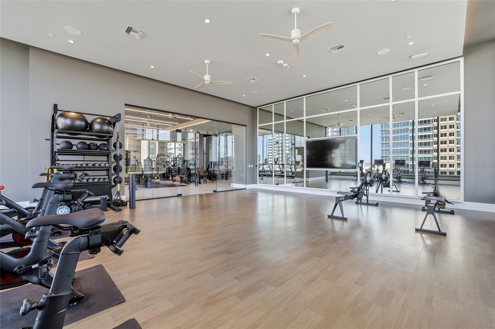 275 1ST AVE S #1207, ST PETERSBURG, FL, 33701