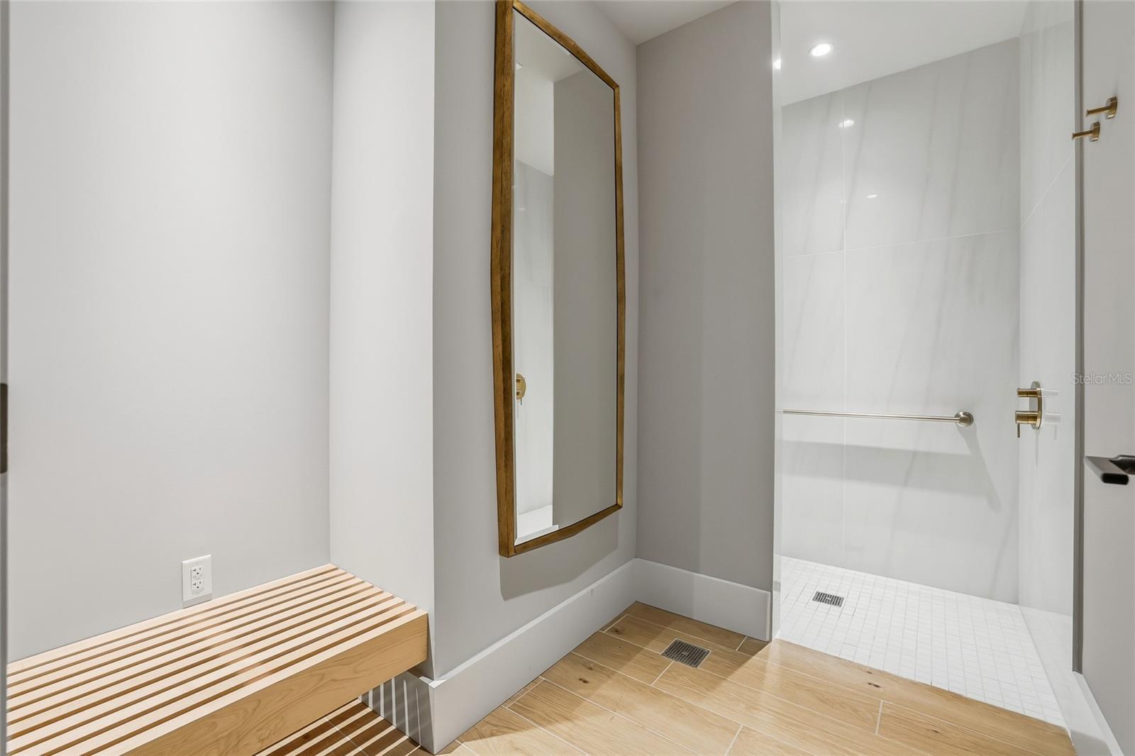 275 1ST AVE S #1207, ST PETERSBURG, FL, 33701