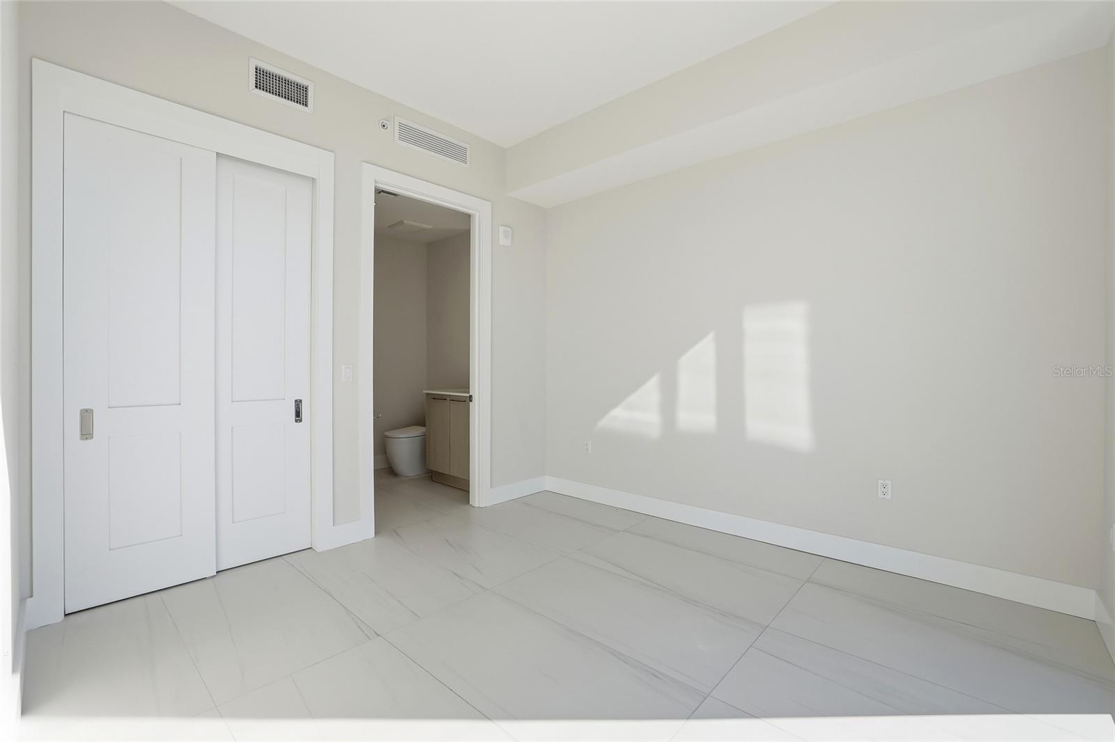 275 1ST AVE S #1207, ST PETERSBURG, FL, 33701