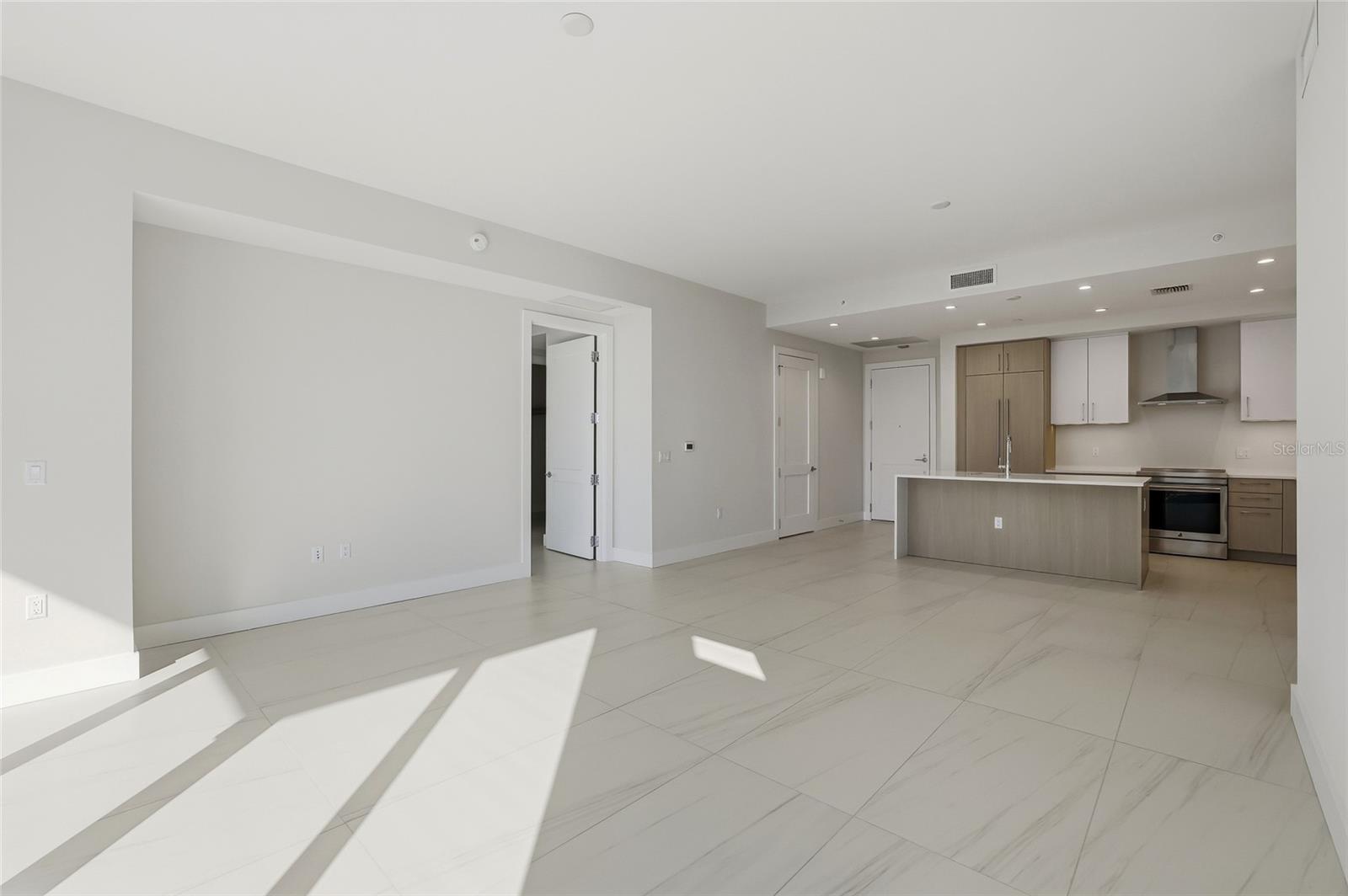 275 1ST AVE S #1207, ST PETERSBURG, FL, 33701