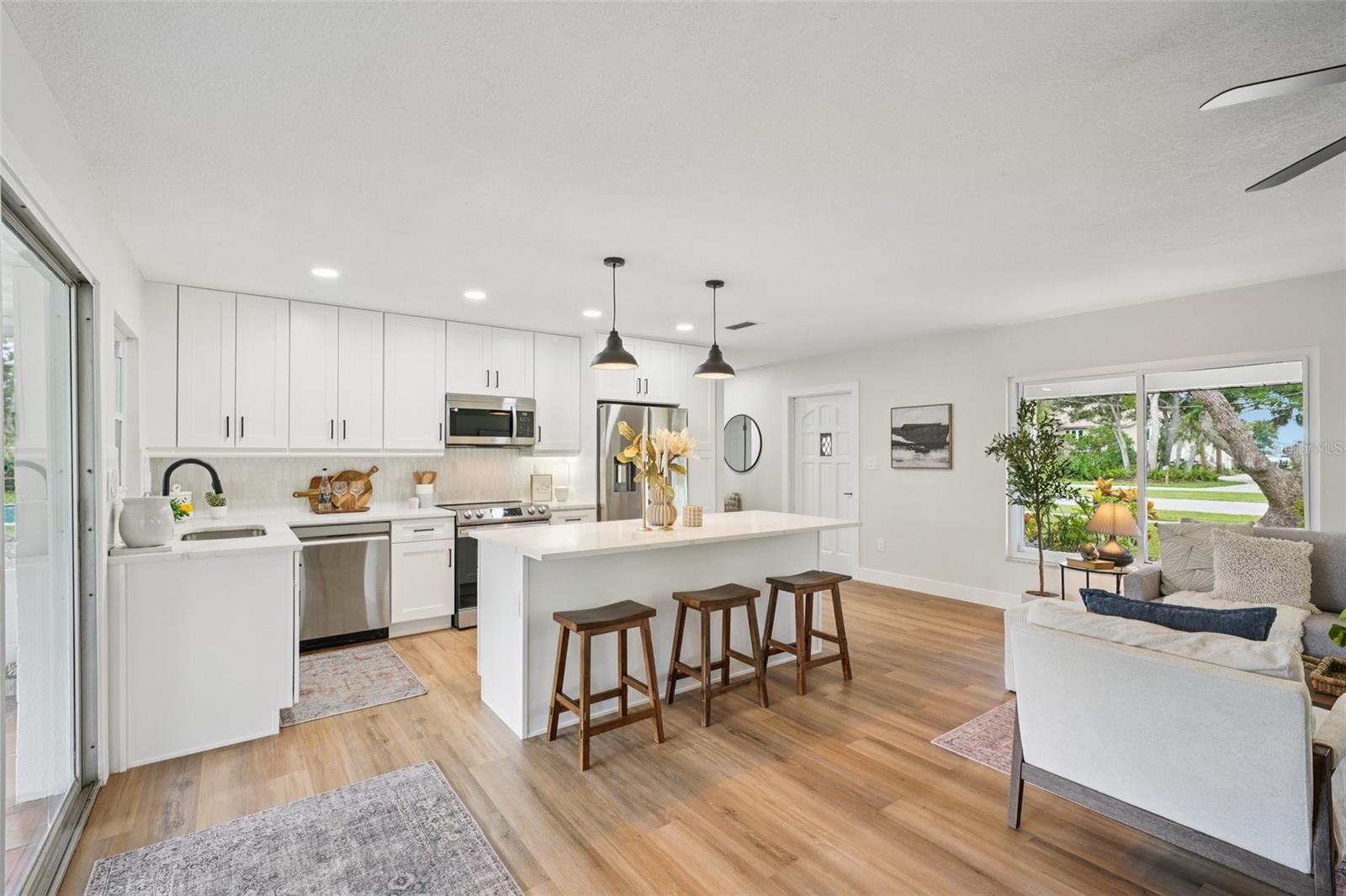 311 SHORE DR E, OLDSMAR, FL, 34677