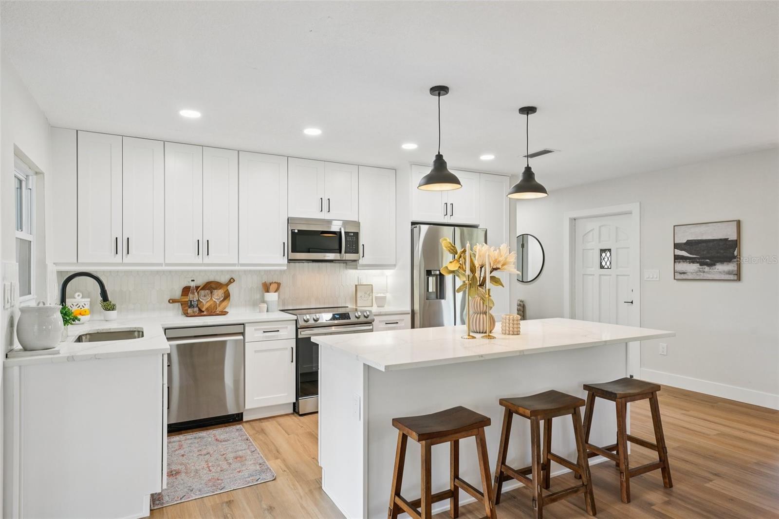 311 SHORE DR E, OLDSMAR, FL, 34677