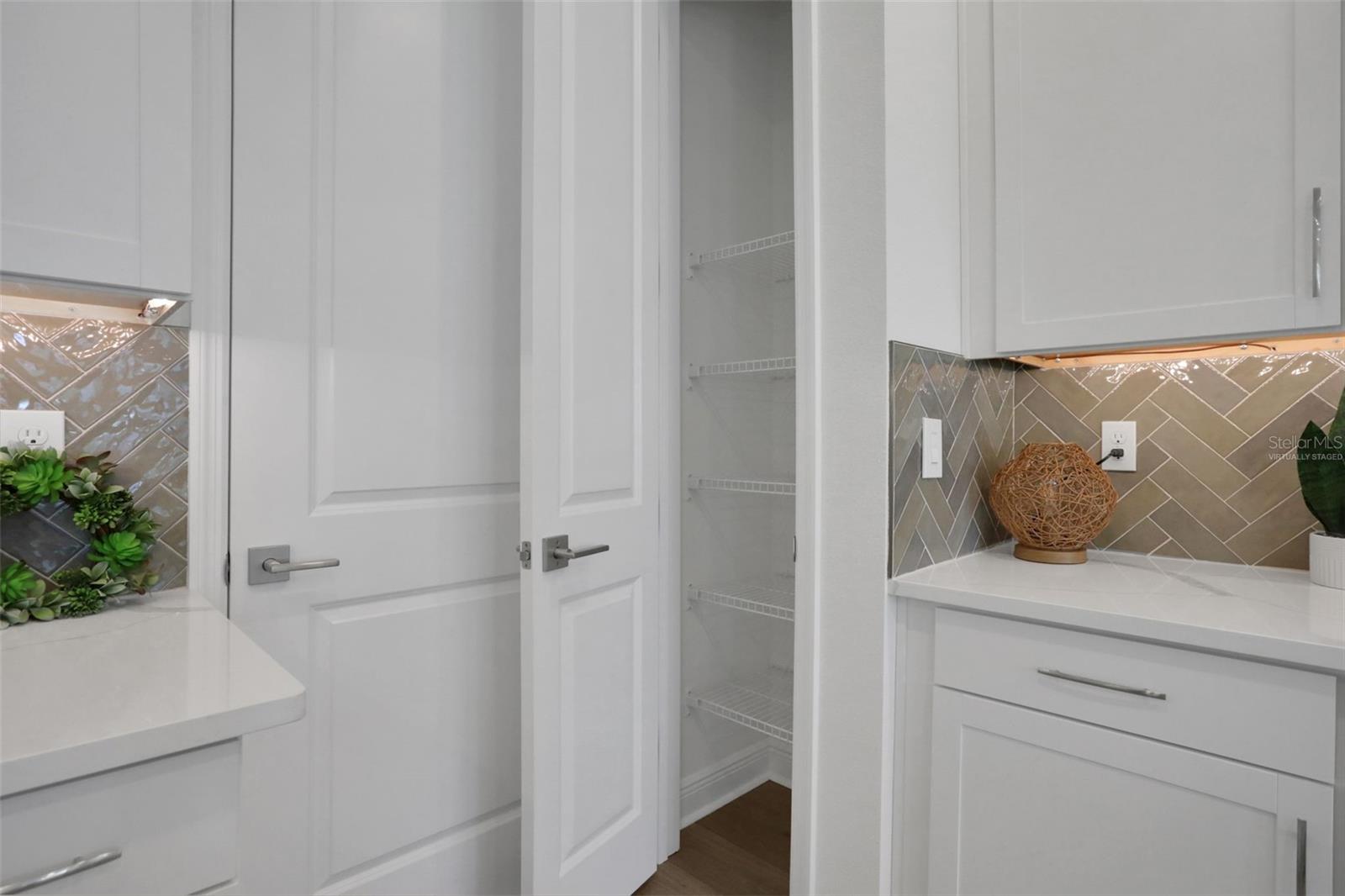 172 EAGLESTON LN, LAKEWOOD RANCH, FL, 34240