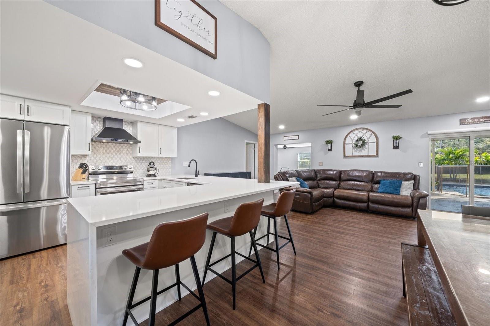 8227 DENISE DR E, SEMINOLE, FL, 33777