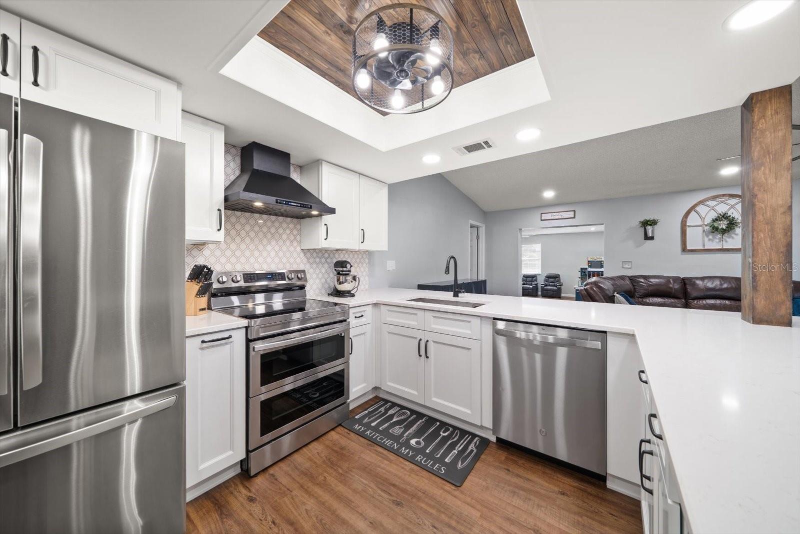 8227 DENISE DR E, SEMINOLE, FL, 33777