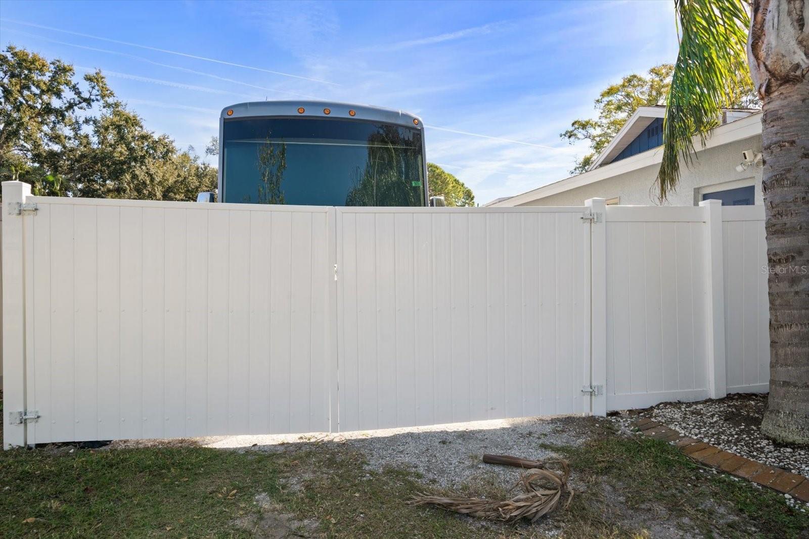 8227 DENISE DR E, SEMINOLE, FL, 33777