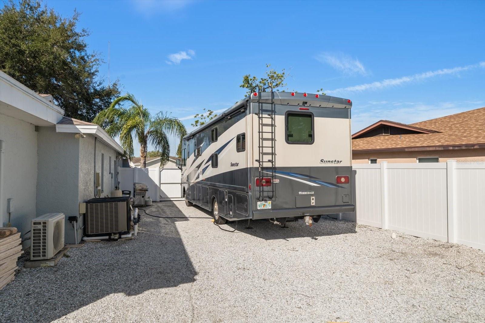 8227 DENISE DR E, SEMINOLE, FL, 33777