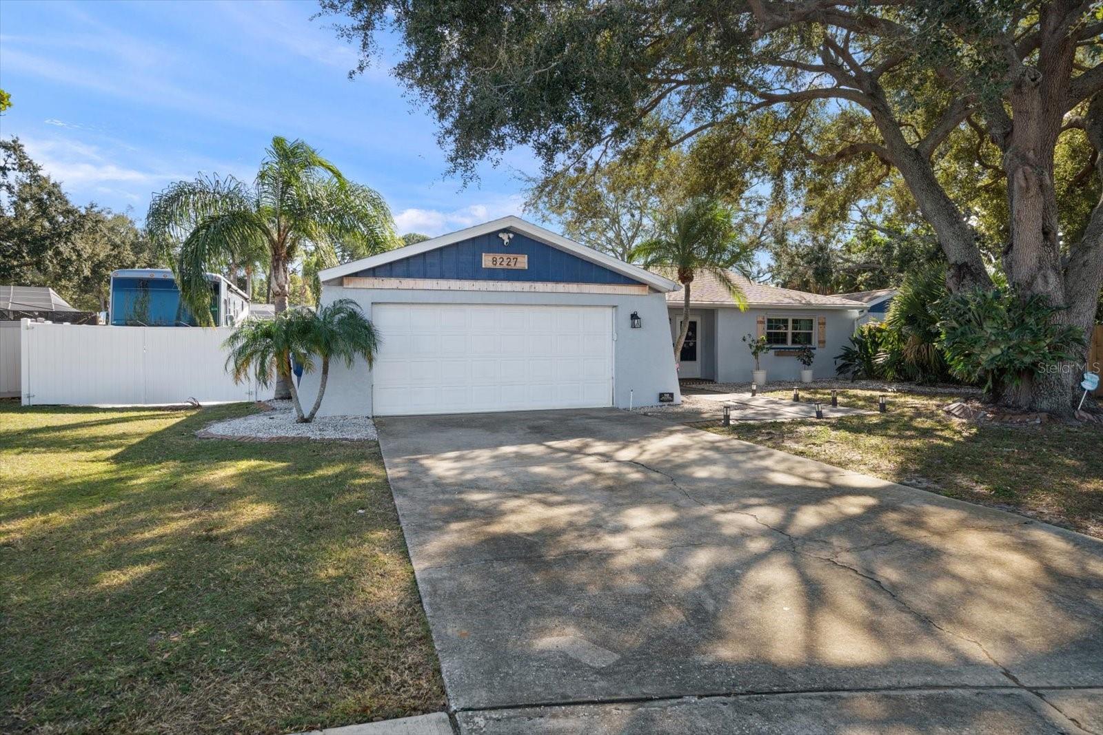 8227 DENISE DR E, SEMINOLE, FL, 33777