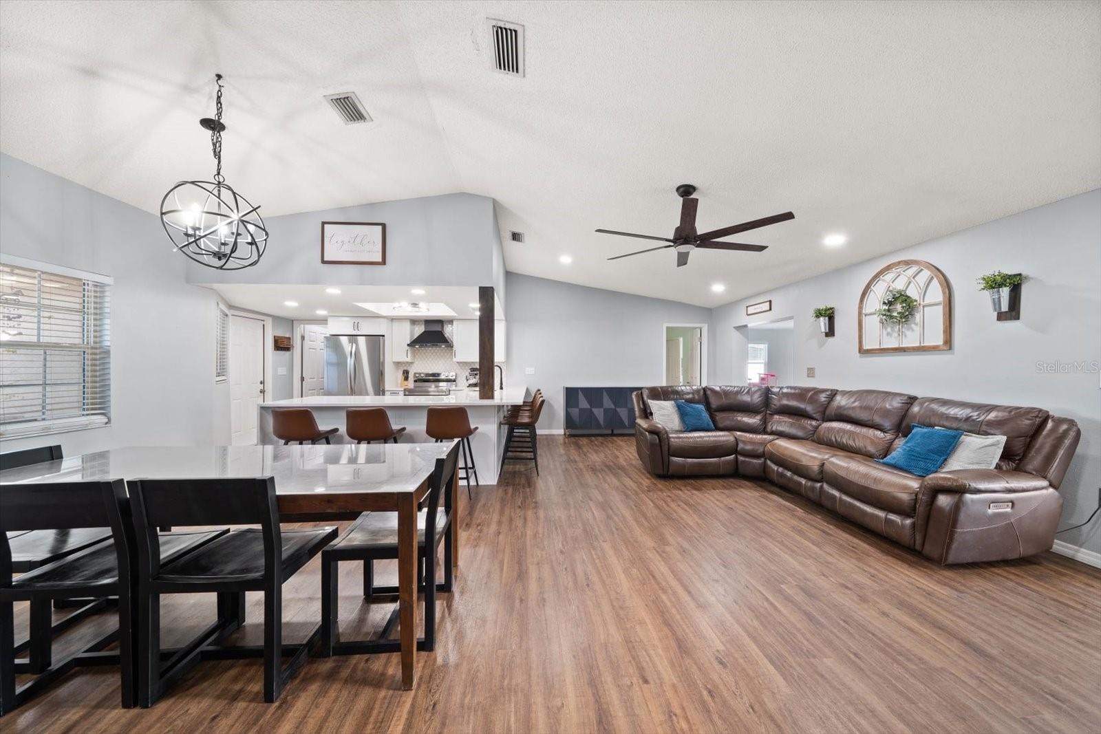 8227 DENISE DR E, SEMINOLE, FL, 33777