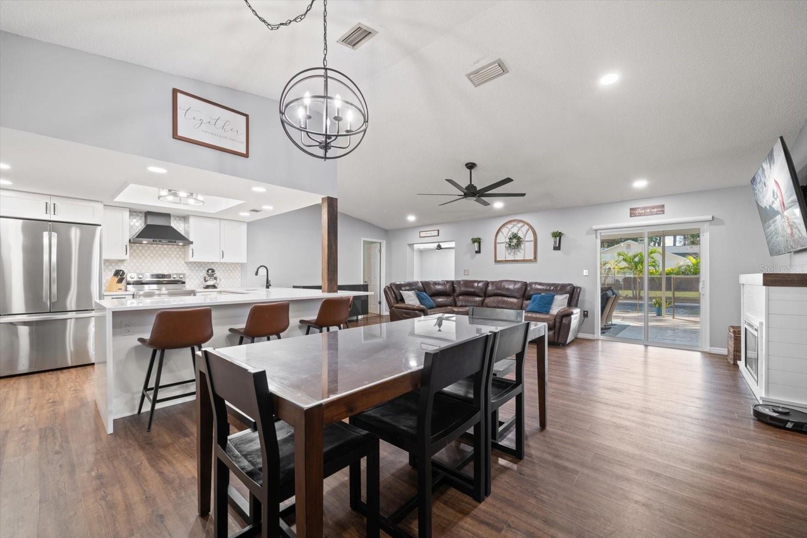 8227 DENISE DR E, SEMINOLE, FL, 33777