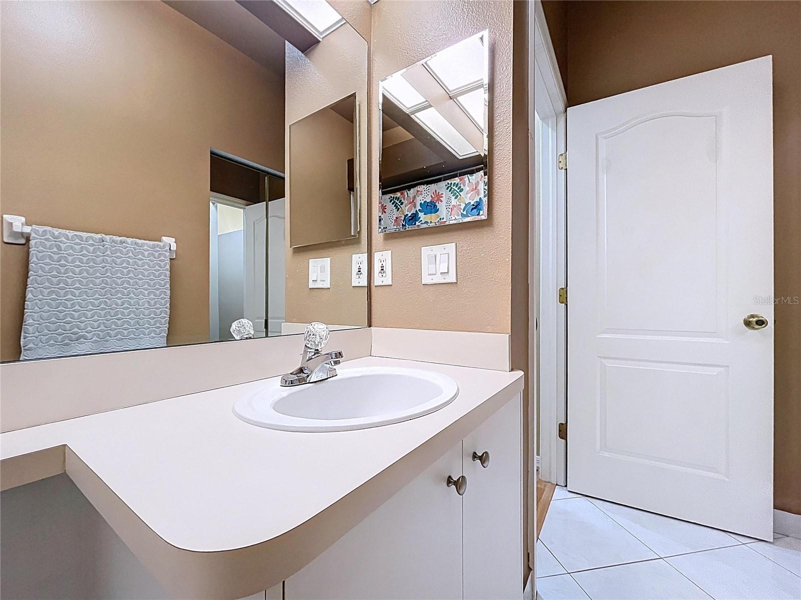 248 HEMINGWAY DR, OLDSMAR, FL, 34677