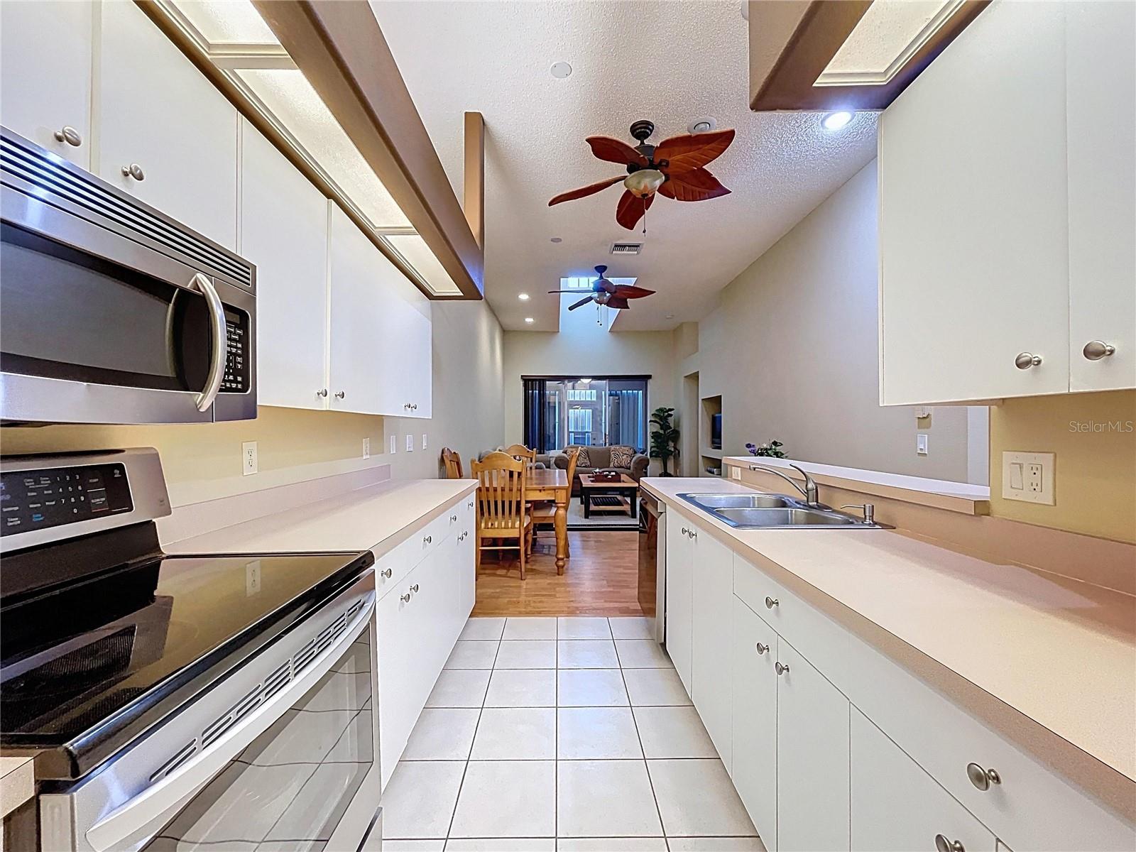 248 HEMINGWAY DR, OLDSMAR, FL, 34677