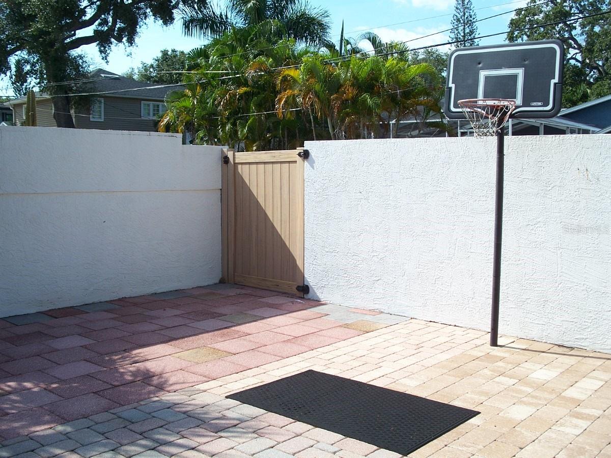 2200 2ND ST N, ST PETERSBURG, FL, 33704