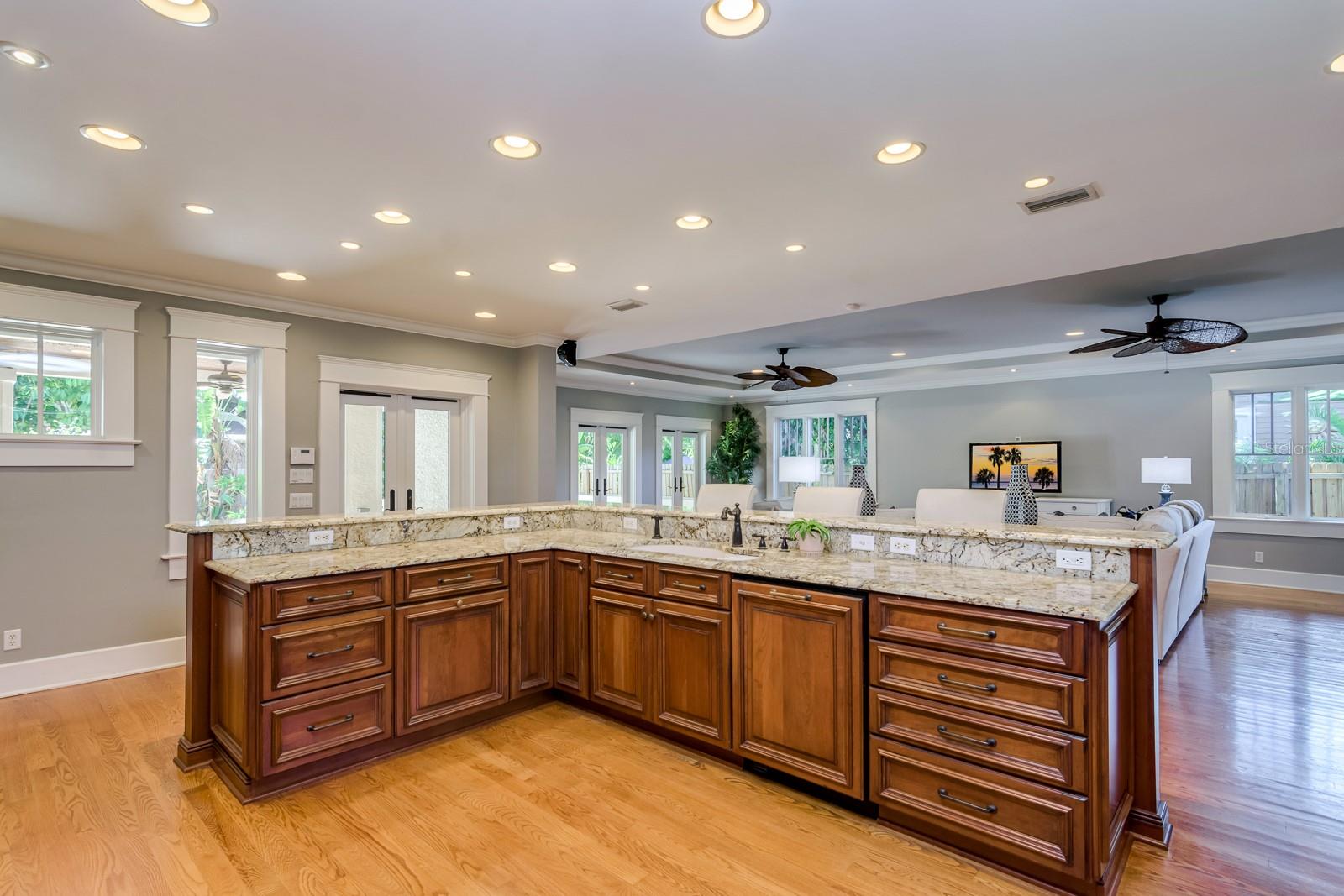 800 S OREGON AVE, TAMPA, FL, 33606