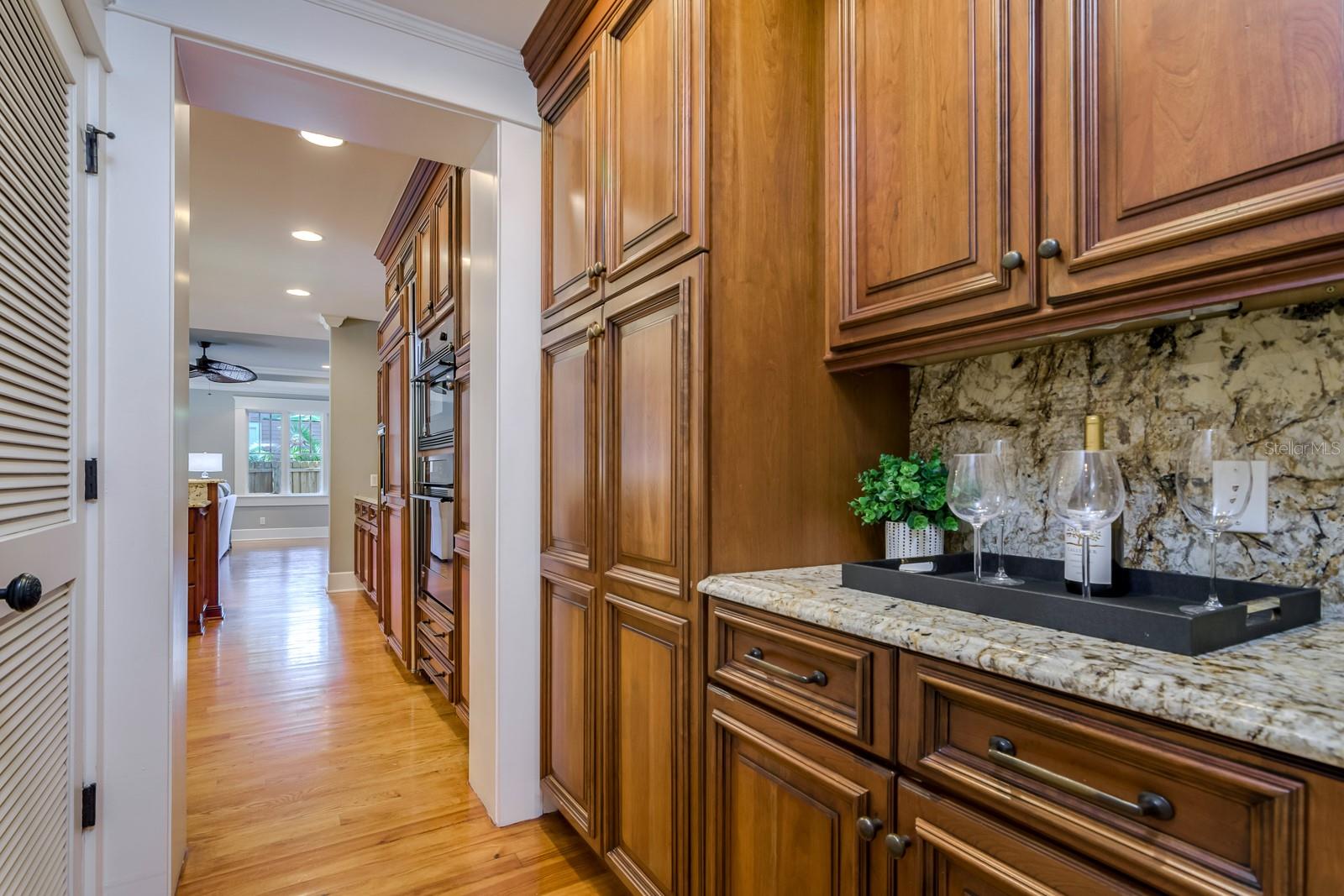 800 S OREGON AVE, TAMPA, FL, 33606