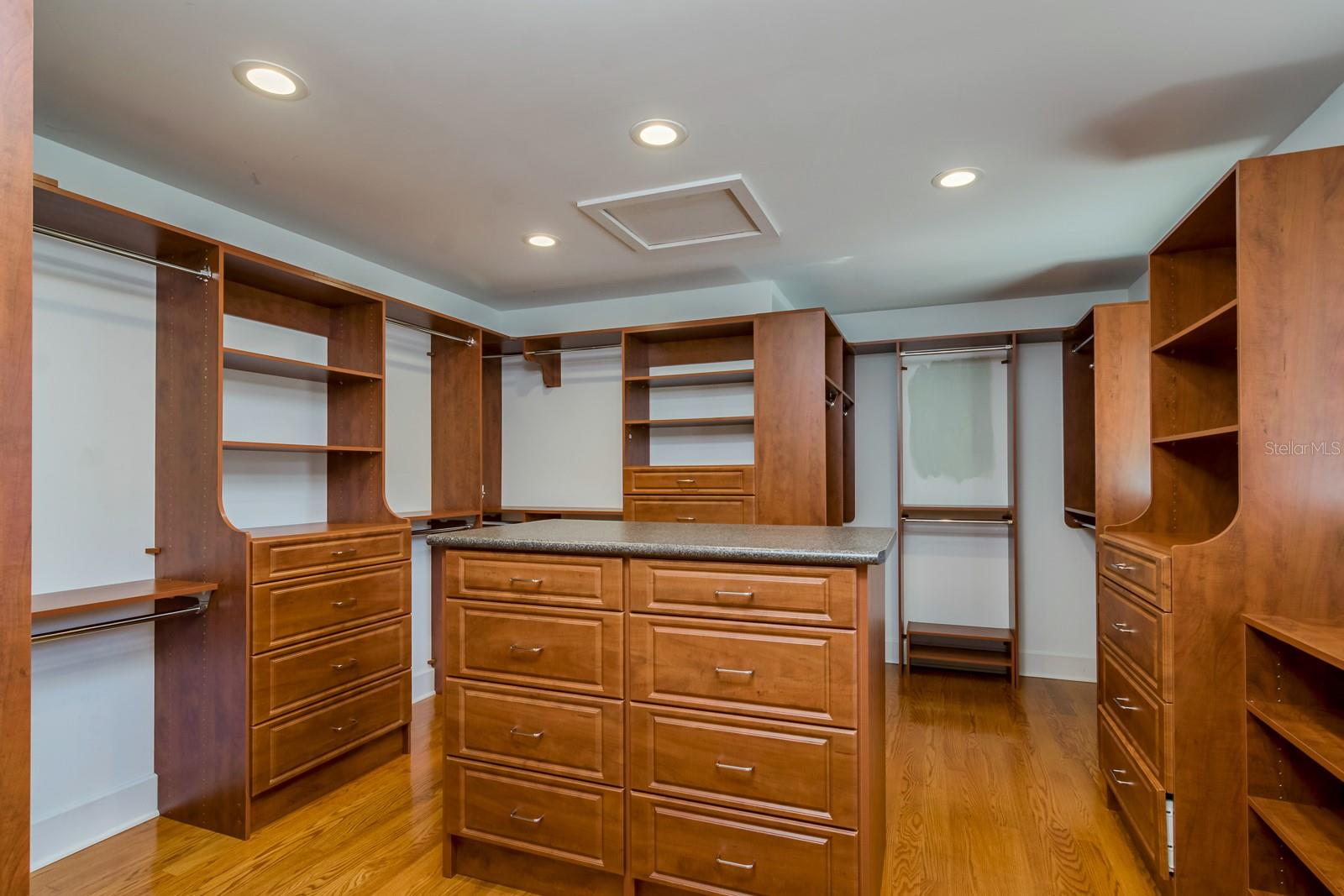 800 S OREGON AVE, TAMPA, FL, 33606