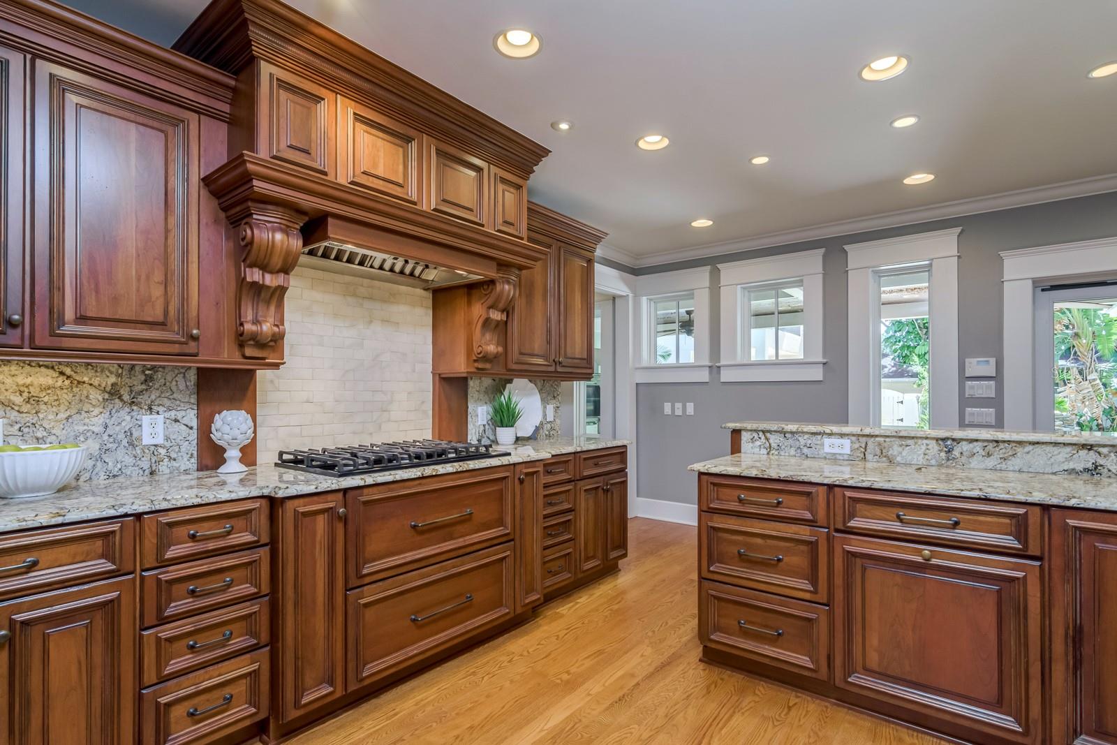 800 S OREGON AVE, TAMPA, FL, 33606