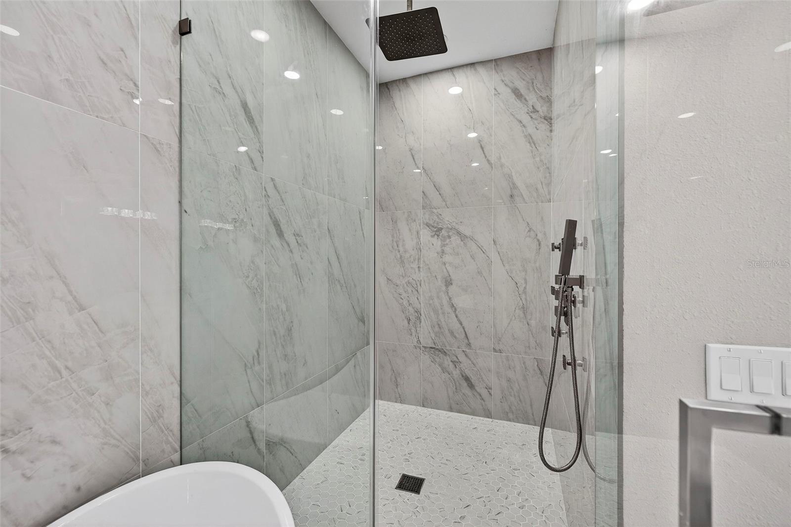 8509 N NEWPORT AVE, TAMPA, FL, 33604