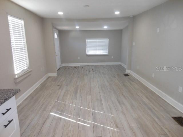 8421 N ORANGEVIEW AVE, TAMPA, FL, 33617