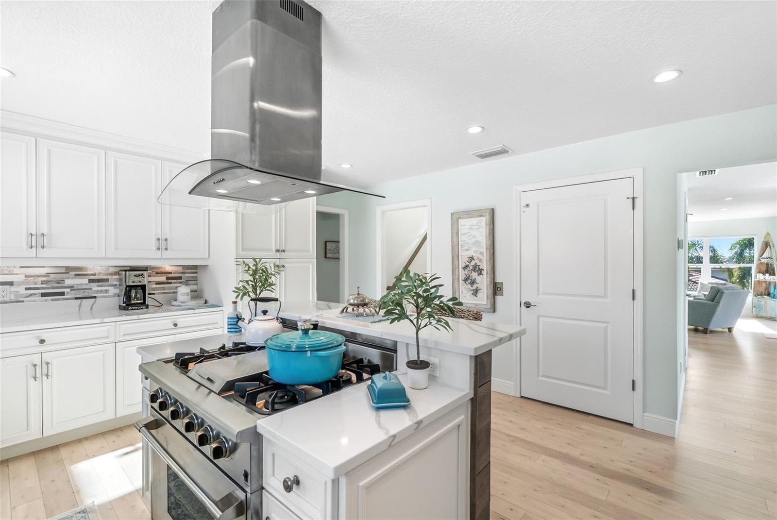 1725 BAYWOOD DR, SARASOTA, FL, 34231