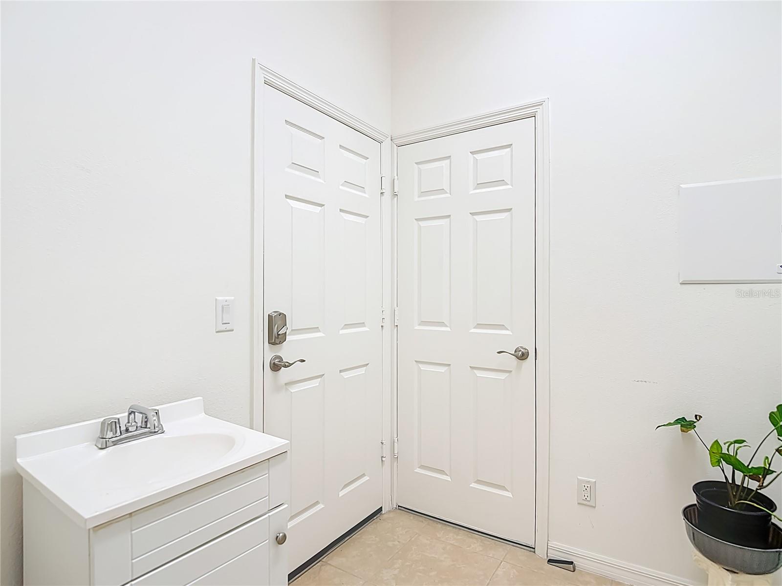 16121 CAPE CORAL DR, WIMAUMA, FL, 33598