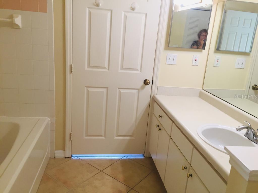 9408 LAKE CHASE ISLAND WAY #9408, TAMPA, FL, 33626