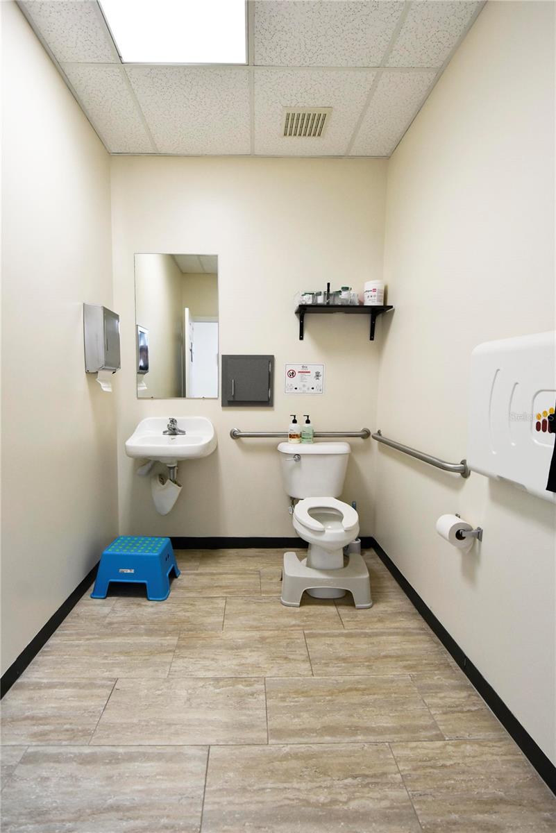 1812 HEALTH CARE DR, NEW PORT RICHEY, FL, 34655