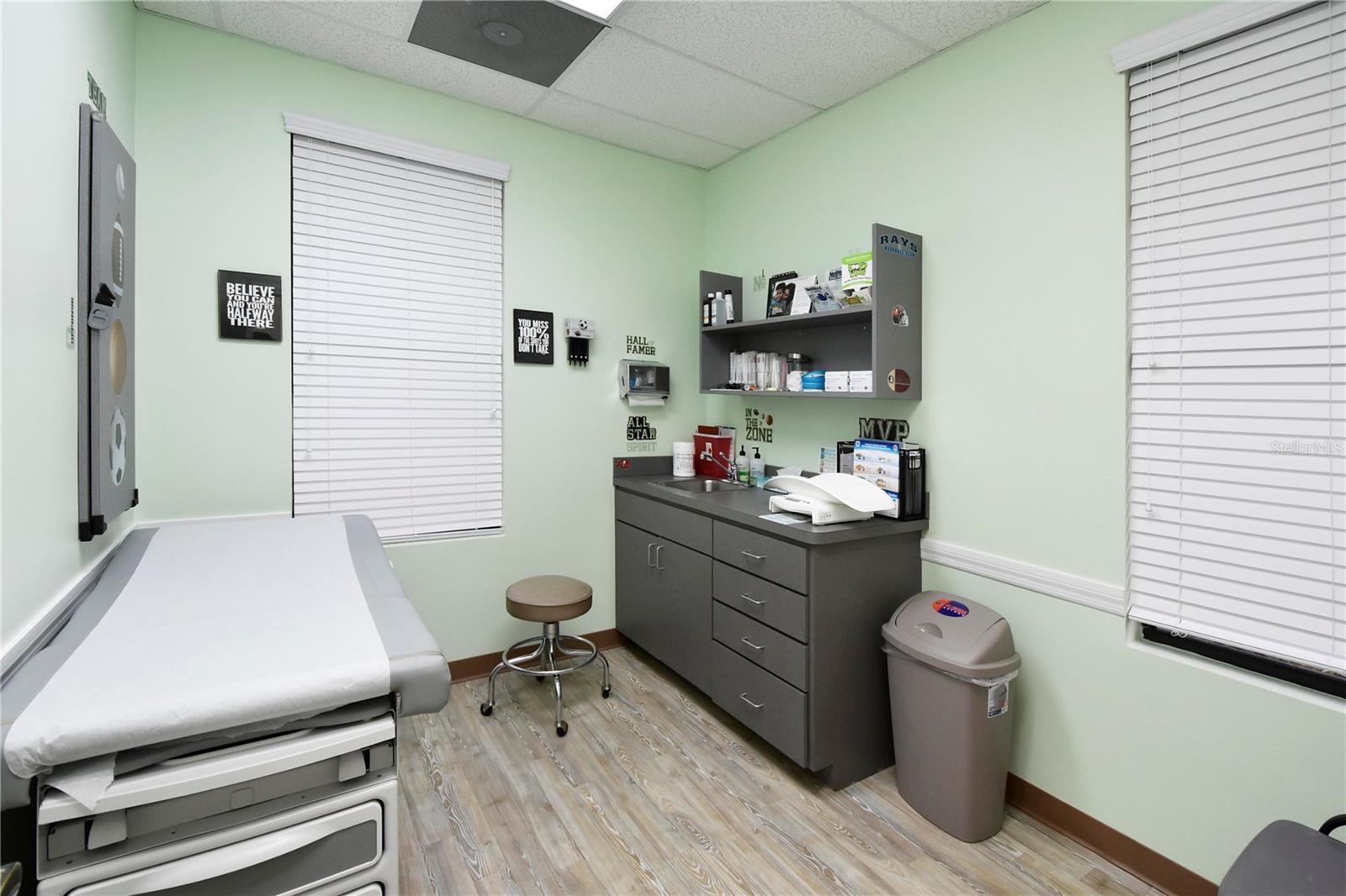 1812 HEALTH CARE DR, NEW PORT RICHEY, FL, 34655