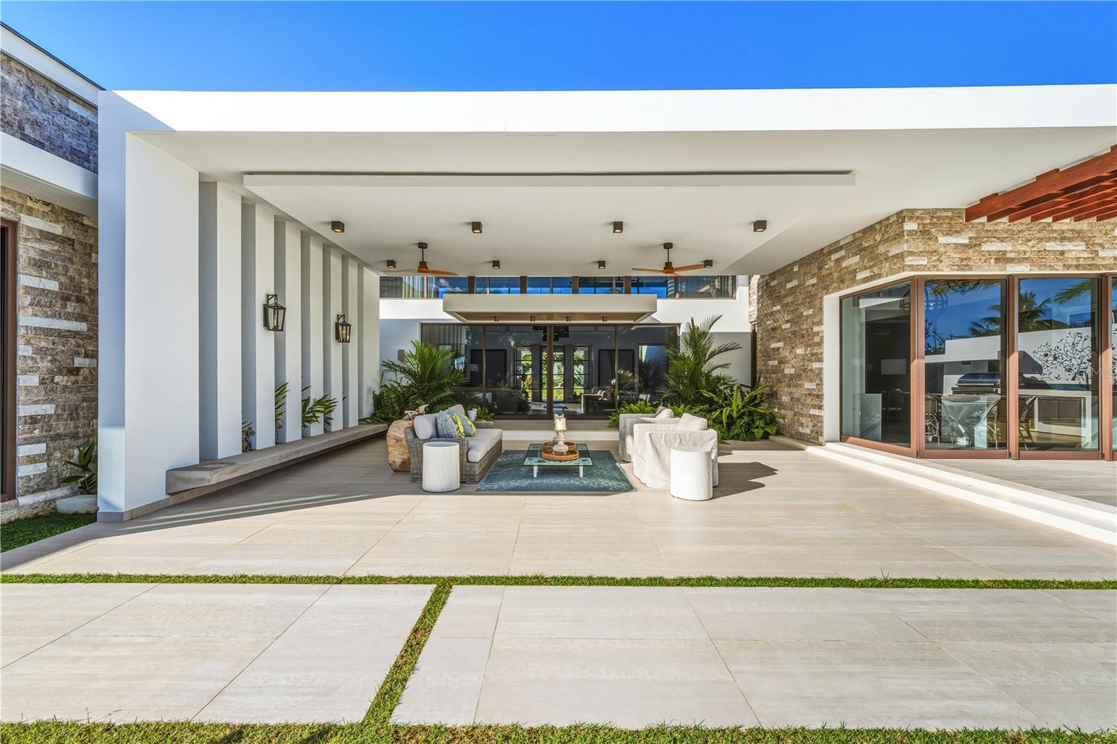 PR9118978 Property Photo