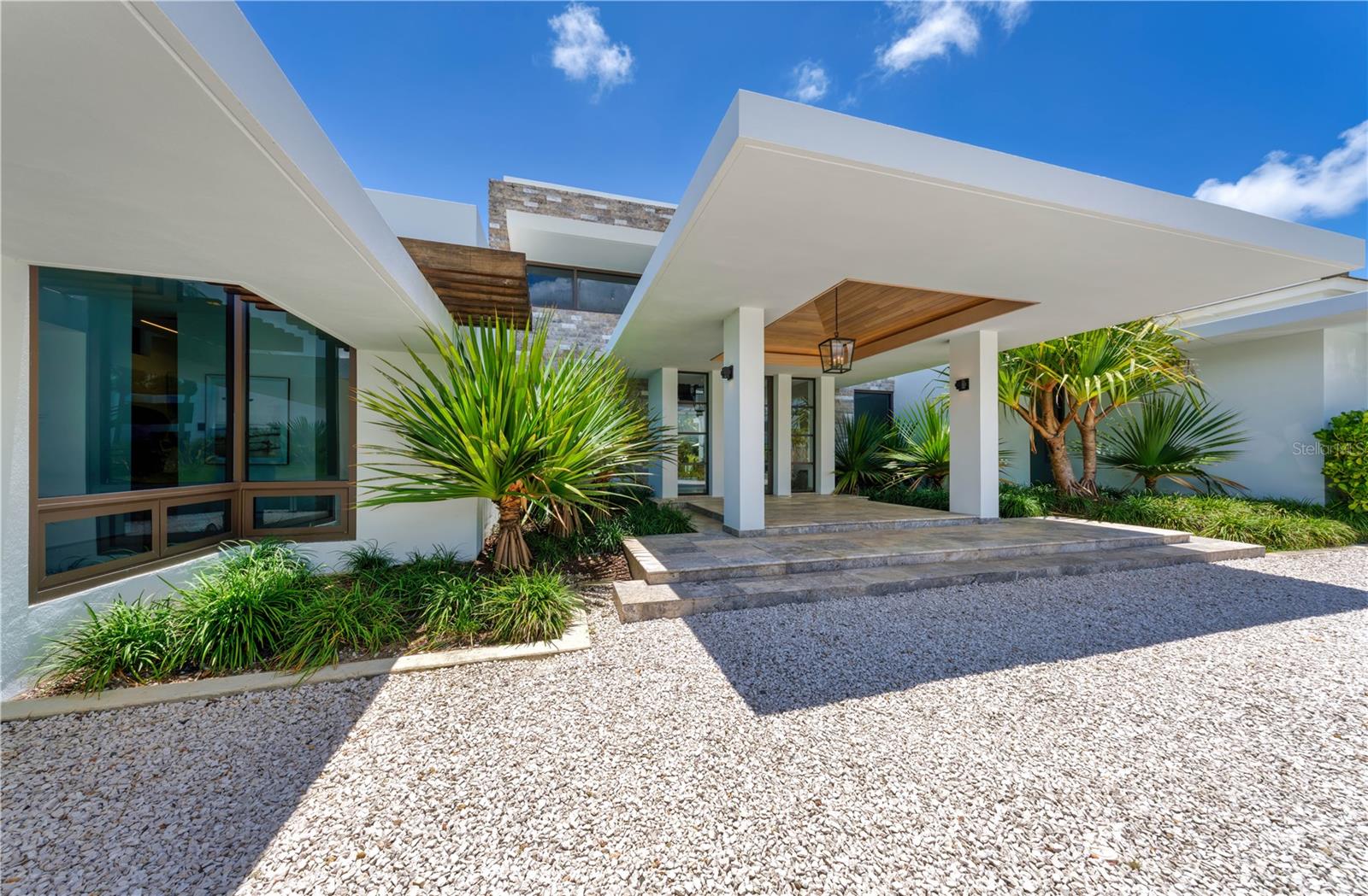 PR9118978 Property Photo