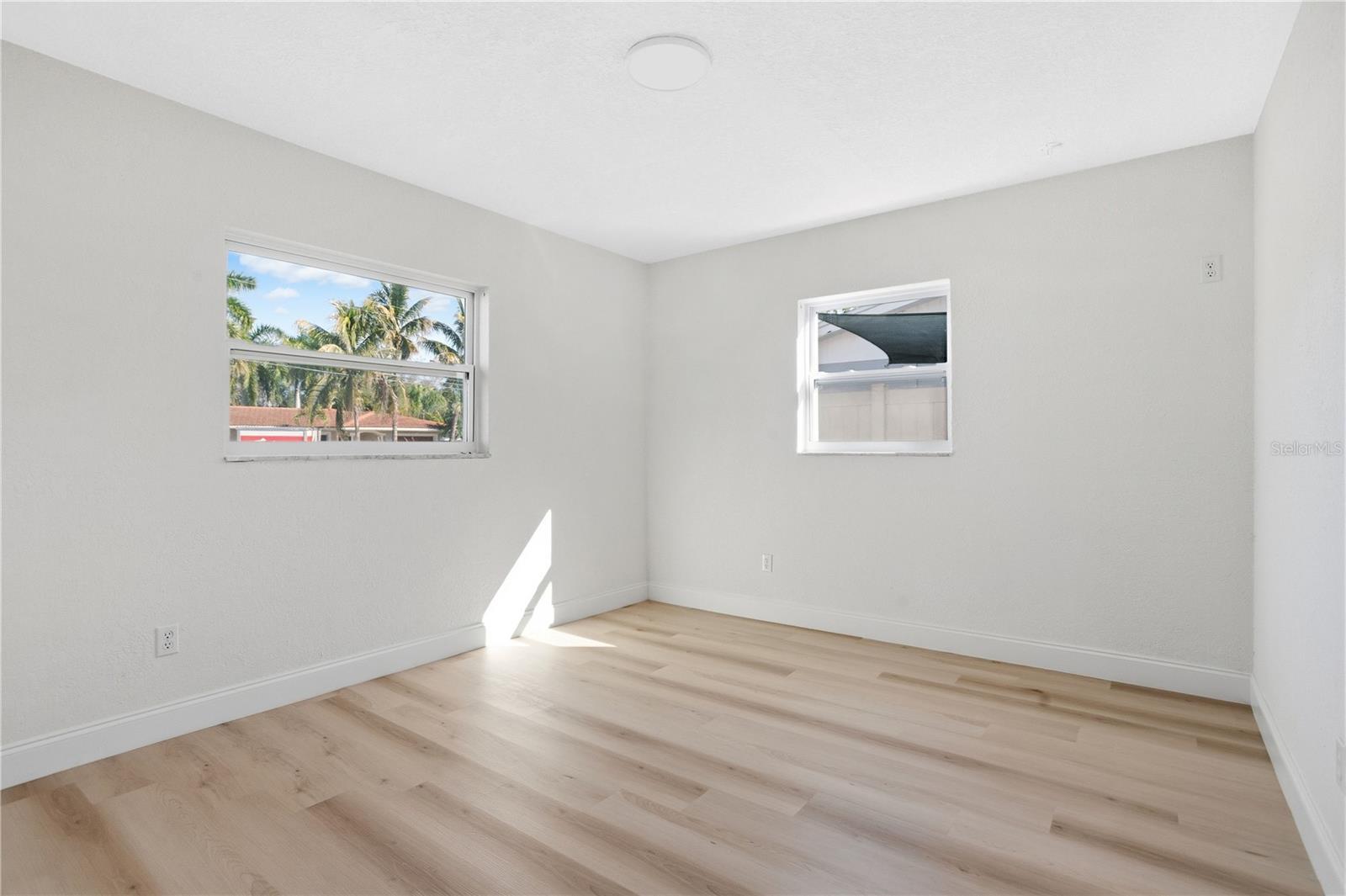 214 45TH AVE NE, ST PETERSBURG, FL, 33703