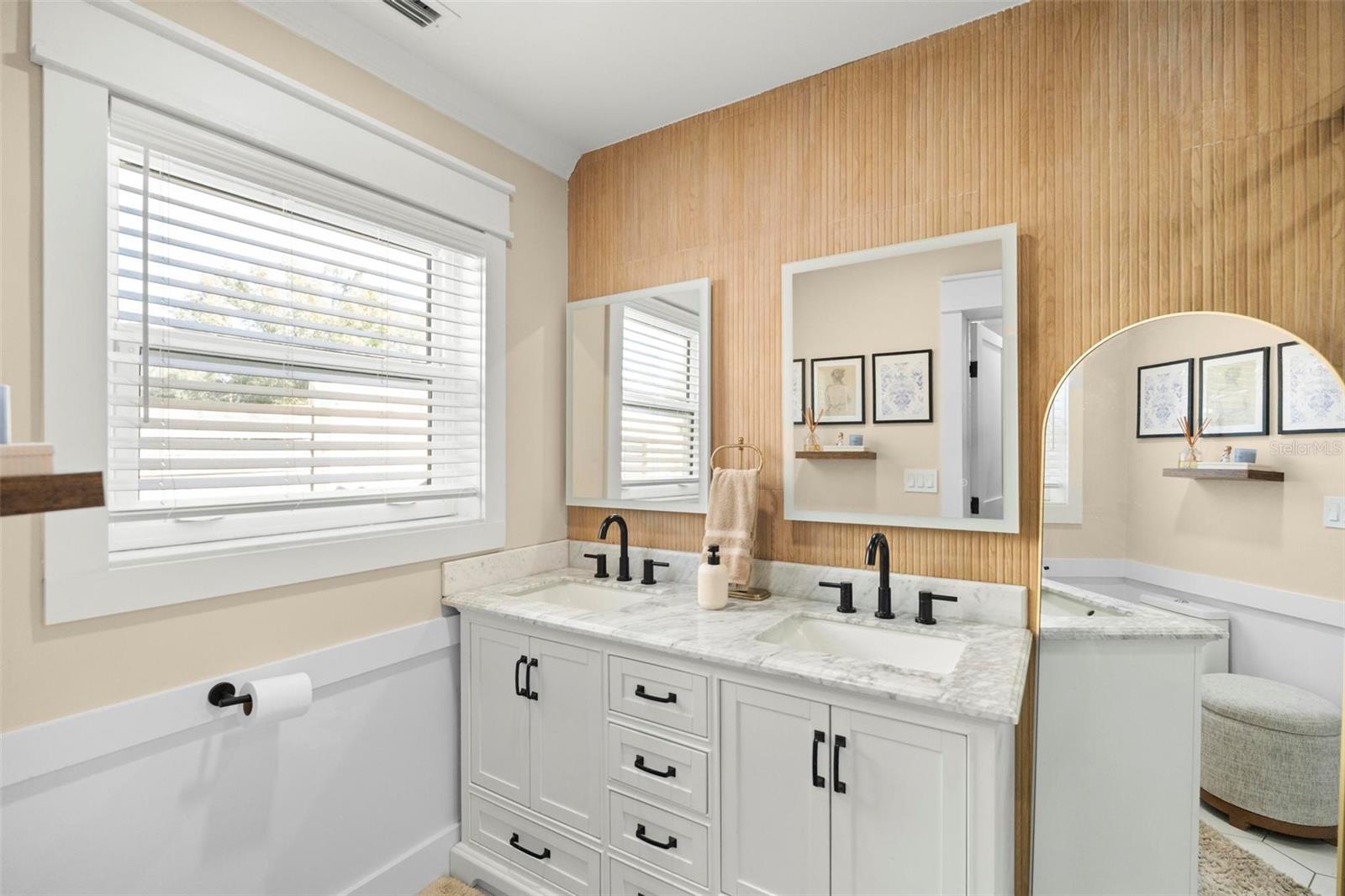 8412 LOPEZ DR, TAMPA, FL, 33615