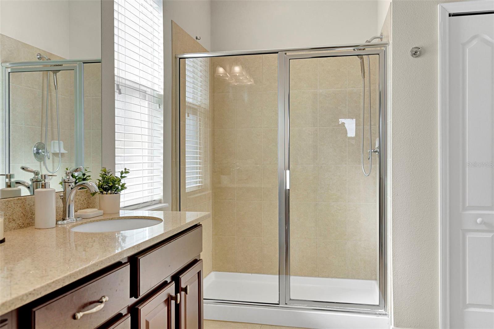 1102 WHITE WATER BAY DR, GROVELAND, FL, 34736