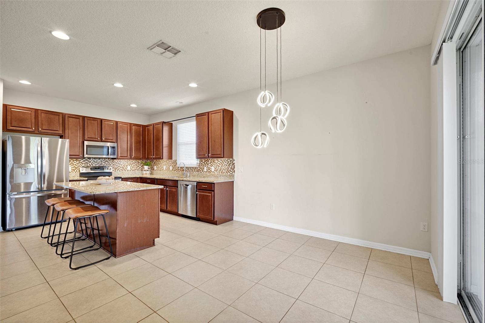 1102 WHITE WATER BAY DR, GROVELAND, FL, 34736