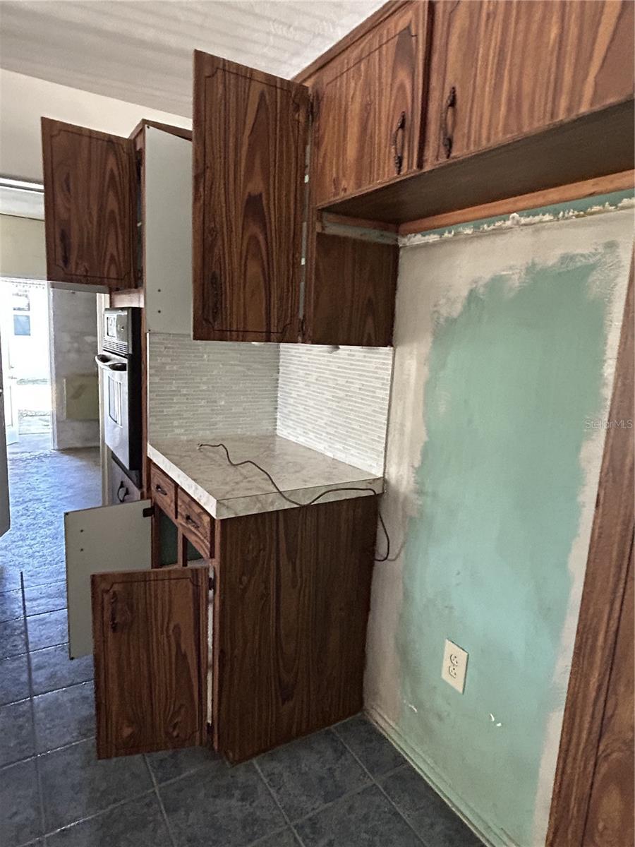 6116 52ND AVE N, KENNETH CITY, FL, 33709