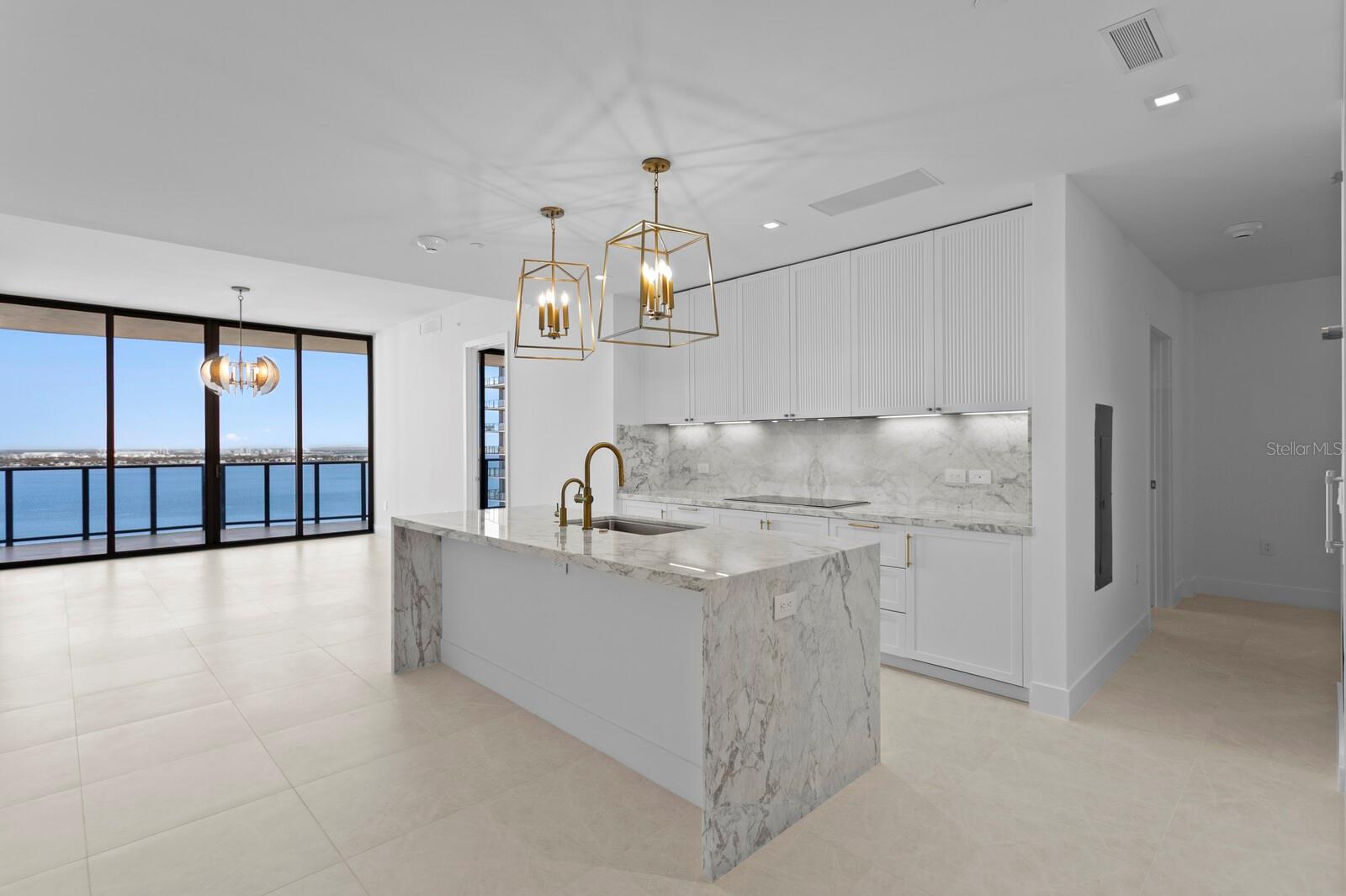 3015 S YSABELLA AVE #2002, TAMPA, FL, 33629