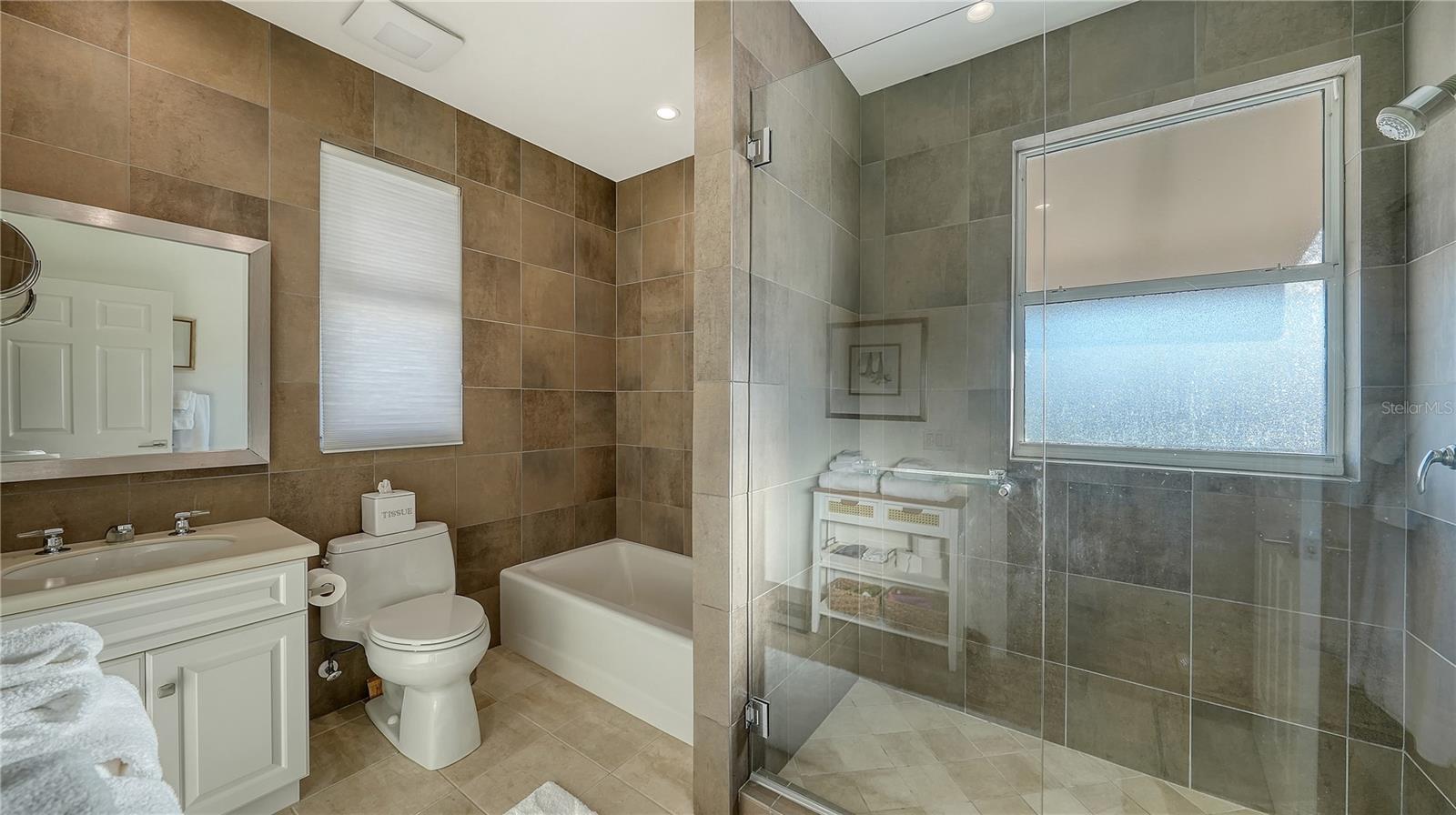 3530 MISTLETOE LN, LONGBOAT KEY, FL, 34228