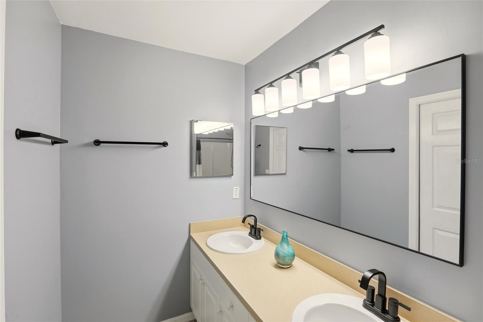 515 NE 5TH PL, CAPE CORAL, FL, 33909