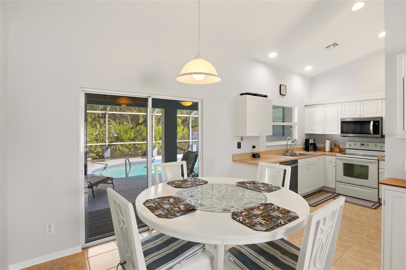 515 NE 5TH PL, CAPE CORAL, FL, 33909