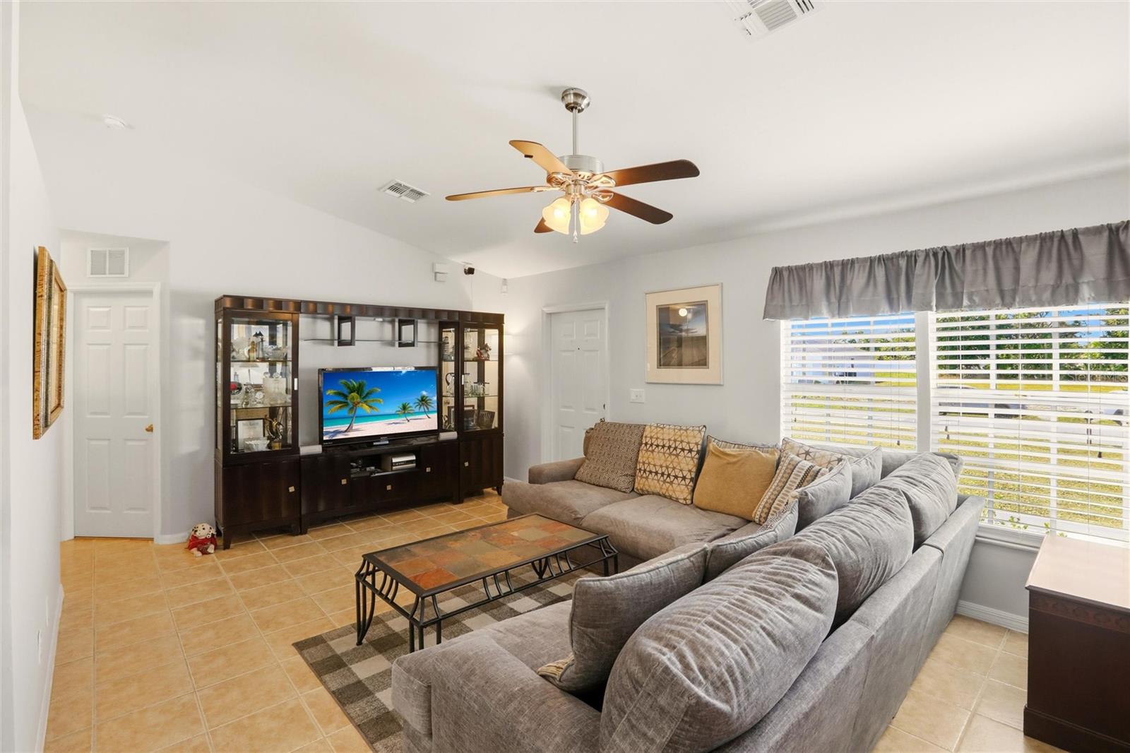 515 NE 5TH PL, CAPE CORAL, FL, 33909