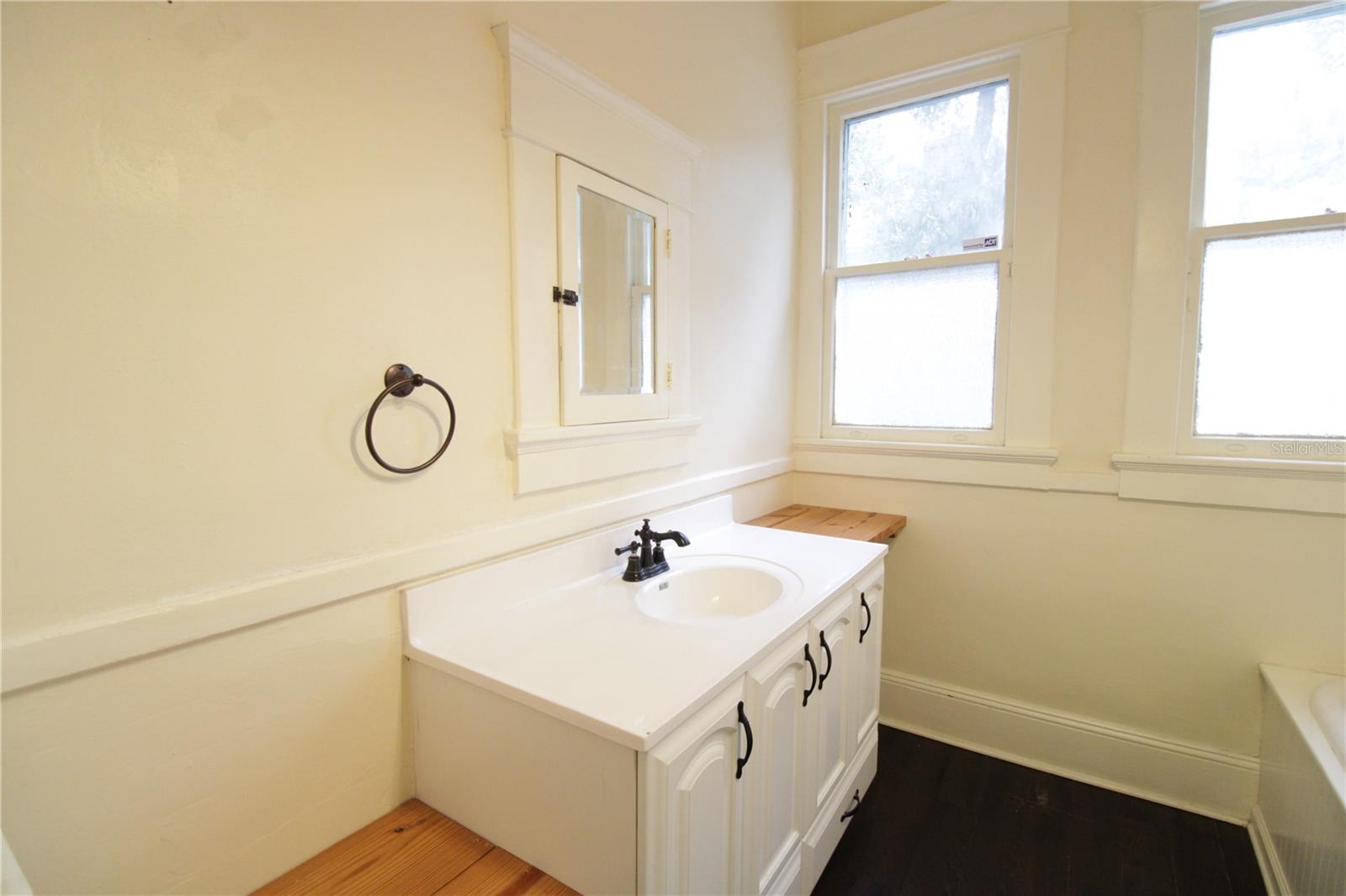 834 E UNIVERSITY AVE, GAINESVILLE, FL, 32601