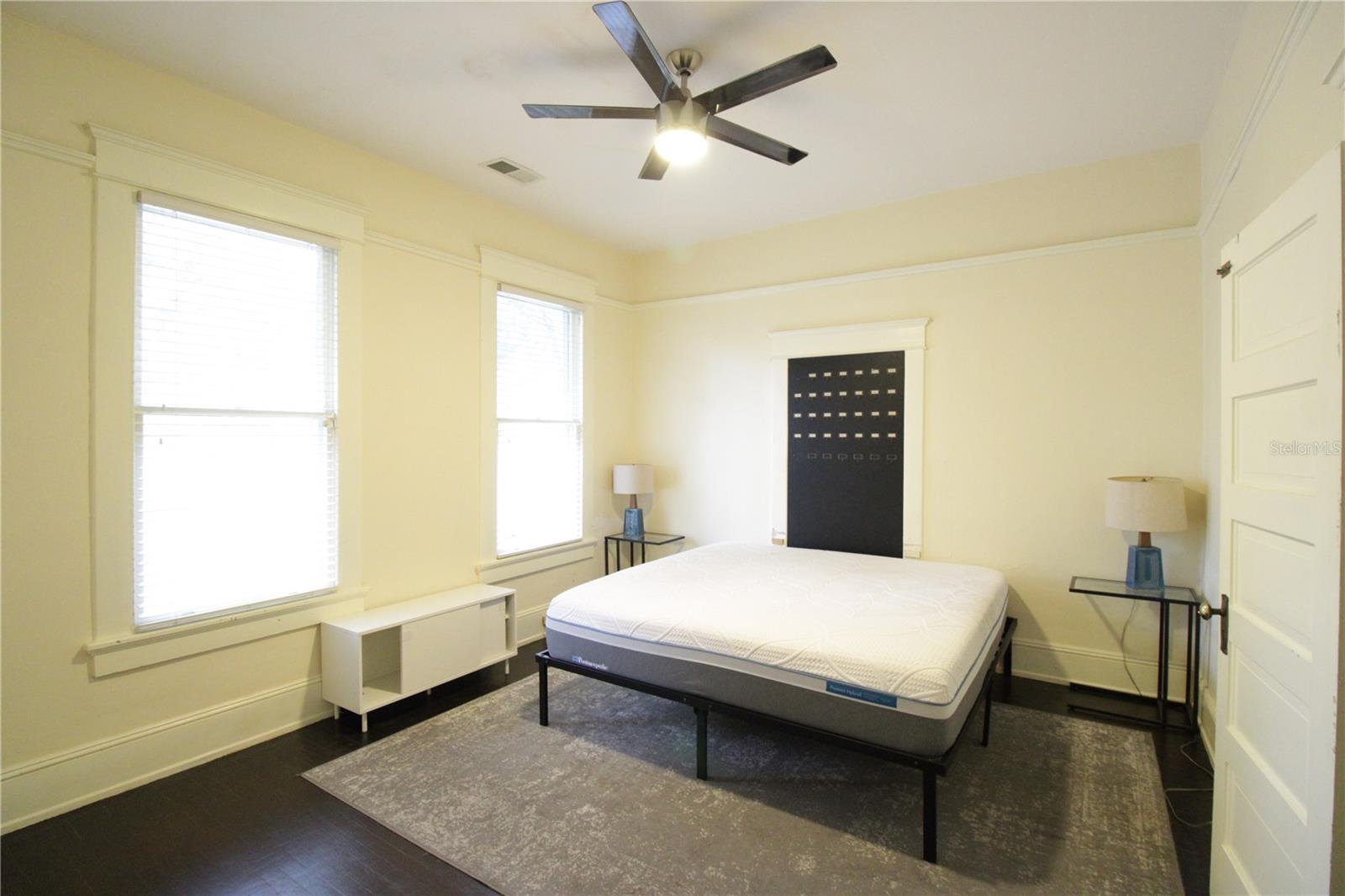 834 E UNIVERSITY AVE, GAINESVILLE, FL, 32601