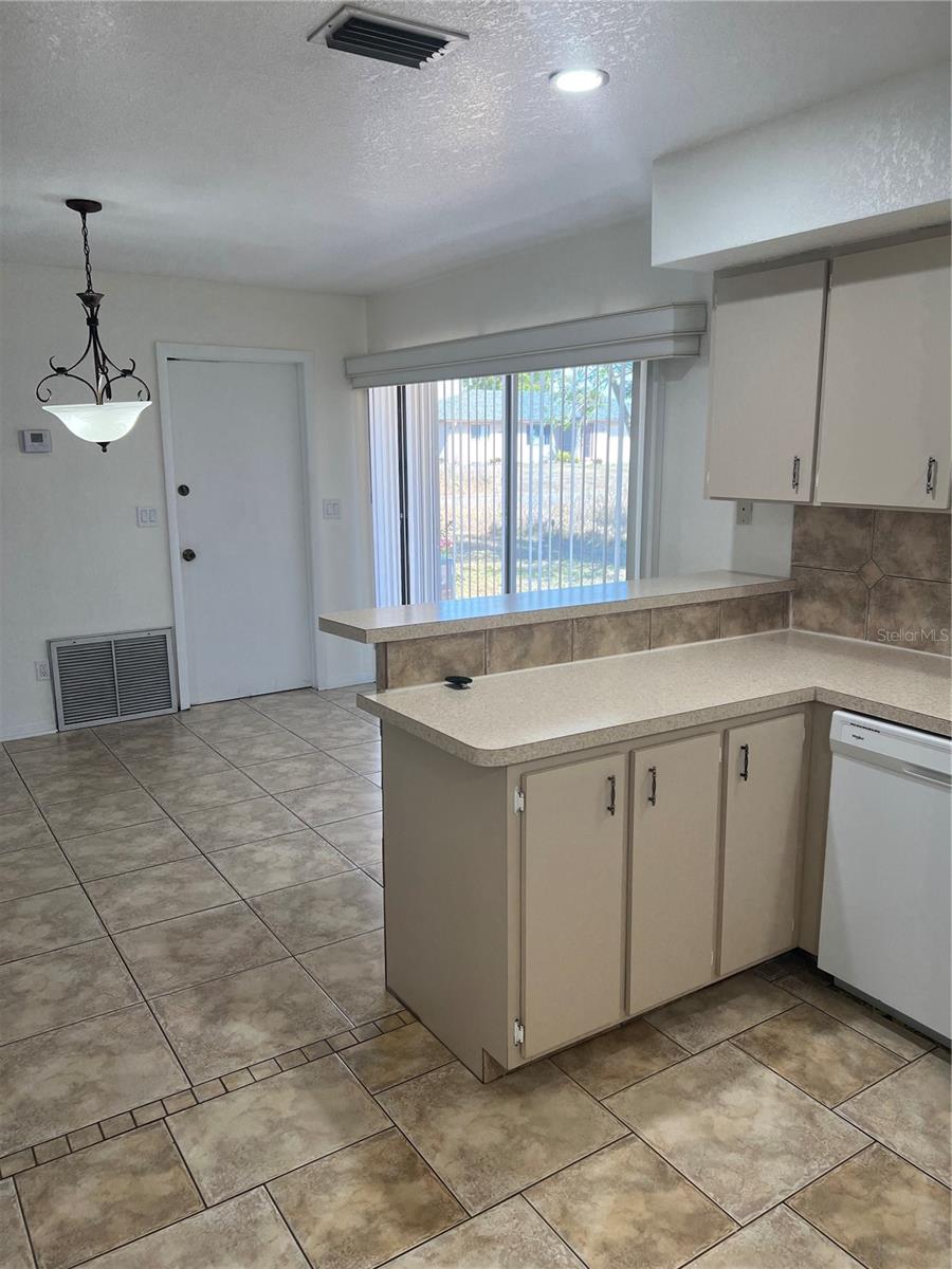 355 SPRING LAKE BLVD NW, PORT CHARLOTTE, FL, 33952