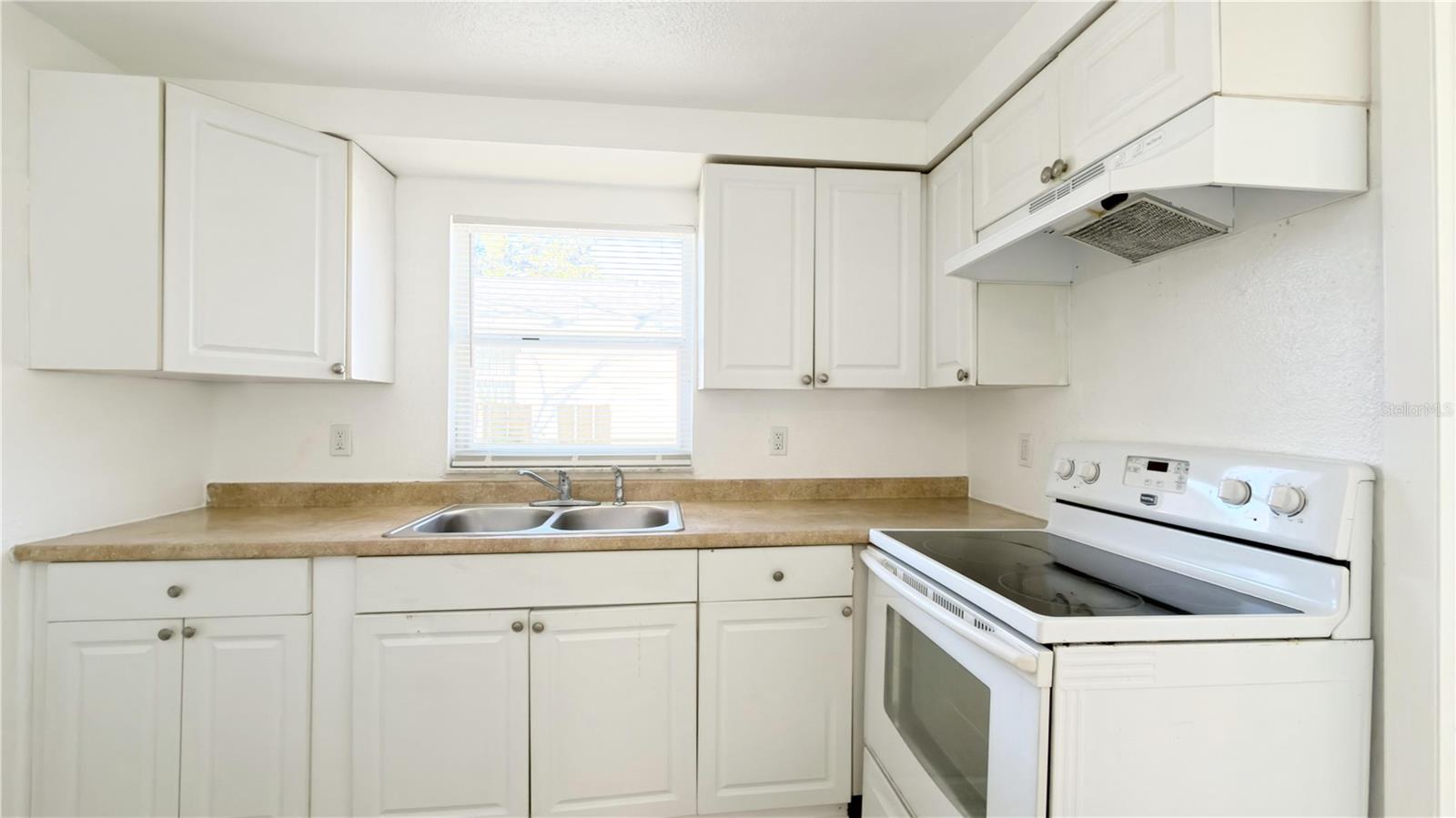 8204 N SEMMES ST, TAMPA, FL, 33604