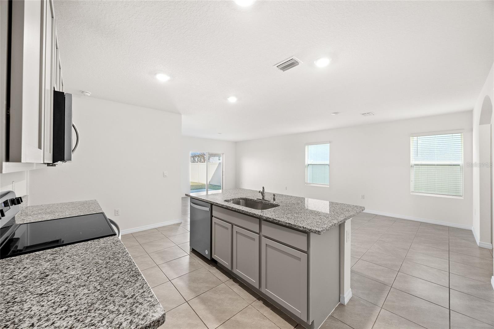 9176 FORGE BREEZE LOOP, WESLEY CHAPEL, FL, 33545