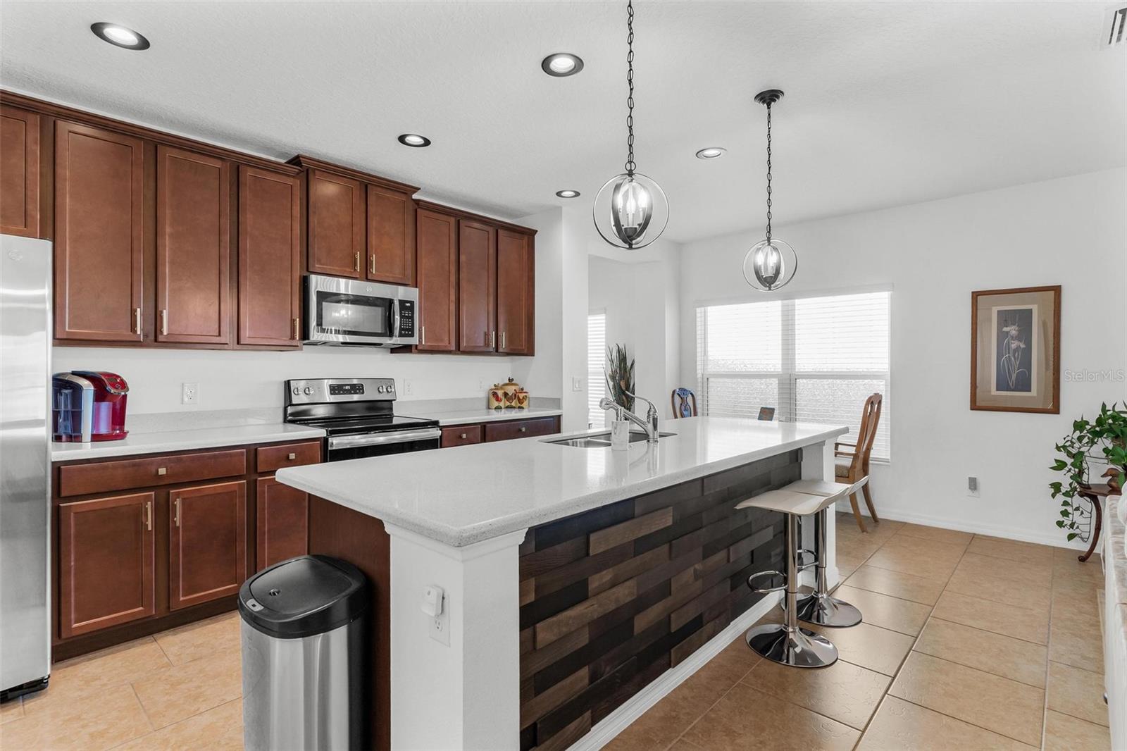 2032 SLOANS OUTLOOK DR, GROVELAND, FL, 34736