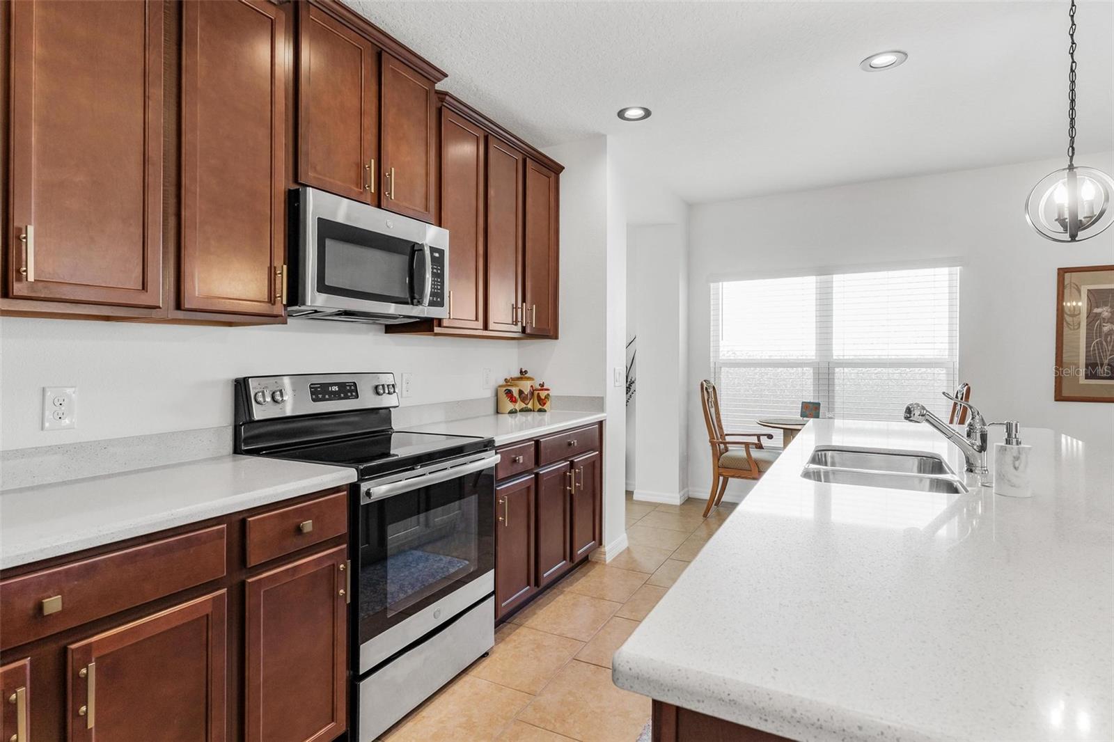 2032 SLOANS OUTLOOK DR, GROVELAND, FL, 34736