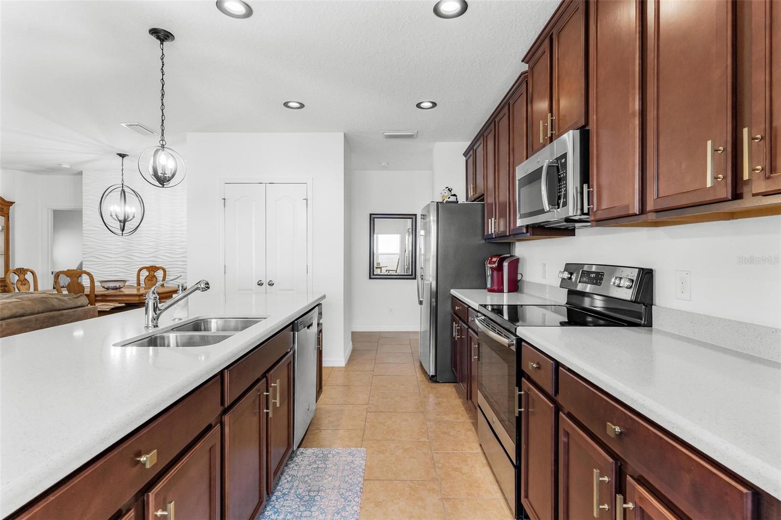 2032 SLOANS OUTLOOK DR, GROVELAND, FL, 34736